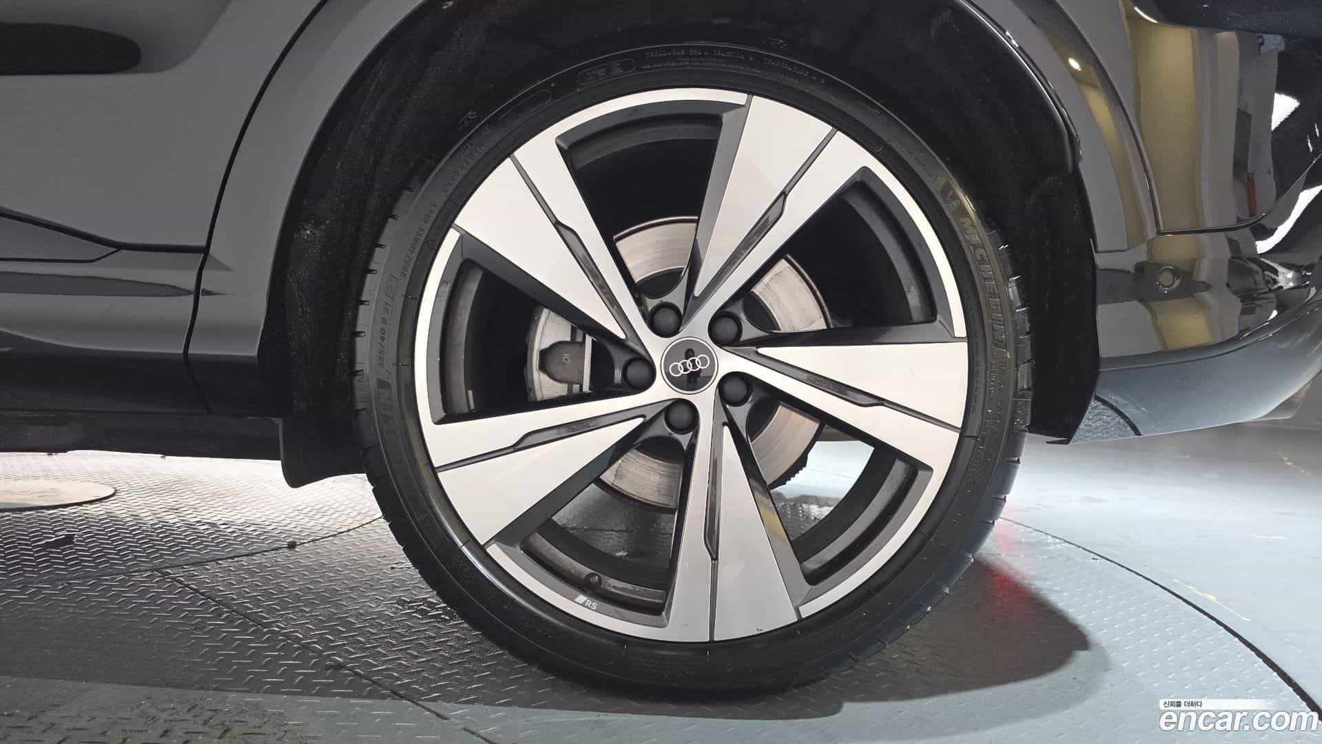 Q5 Audi 2025.11-OUTER-031