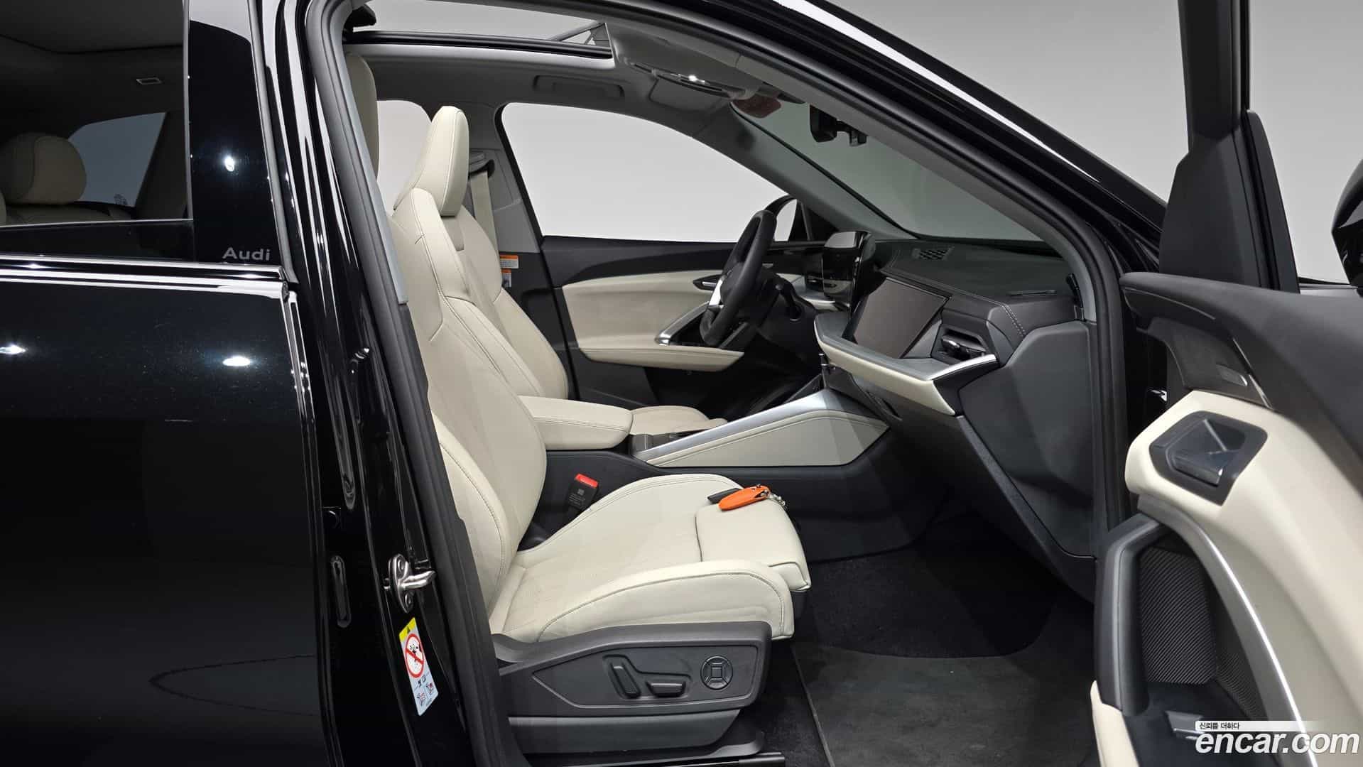 Q5 Audi 2025.11-INNER-036
