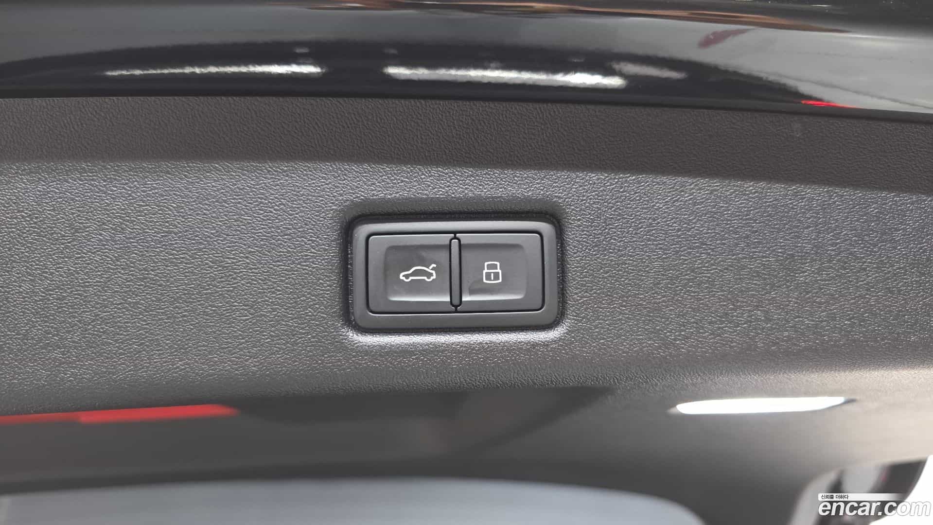 Q5 Audi 2025.11-OPTION-047