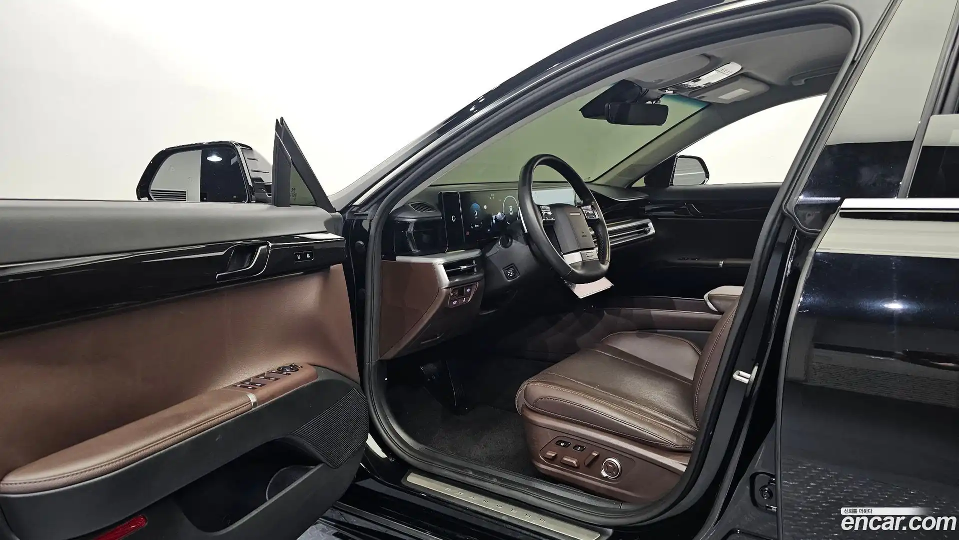 Grandeur Hyundai 2023.0-INNER-010