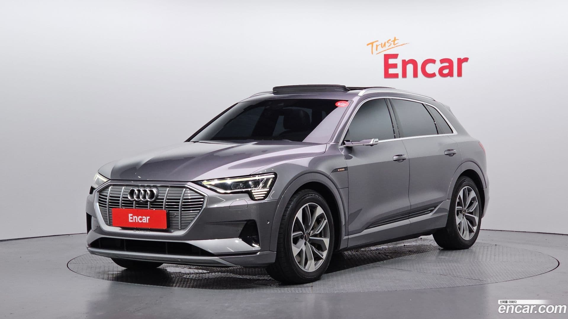 Main__Slider__Photo:e-tron Audi 2020.11-0