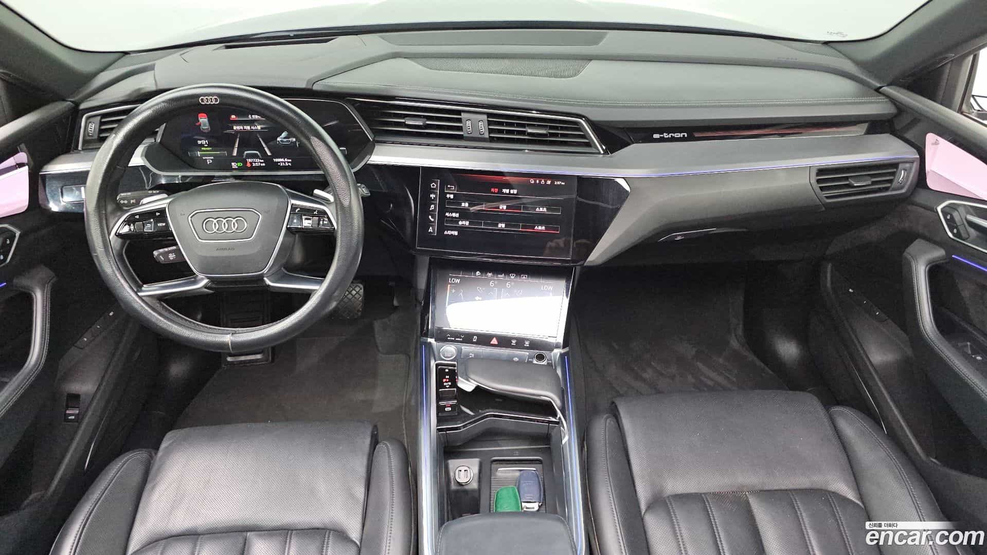 e-tron Audi 2020.11-INNER-007