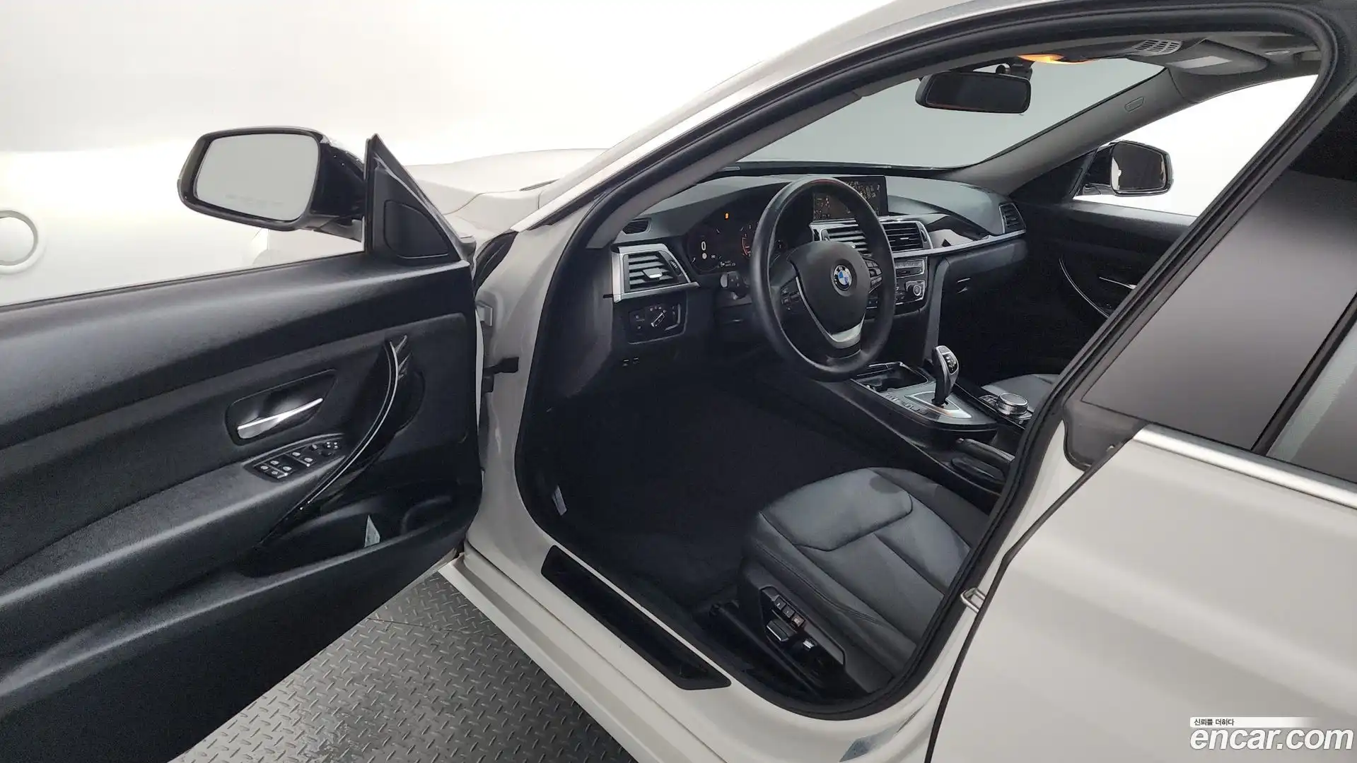 Gran Turismo BMW 2020.6-INNER-010