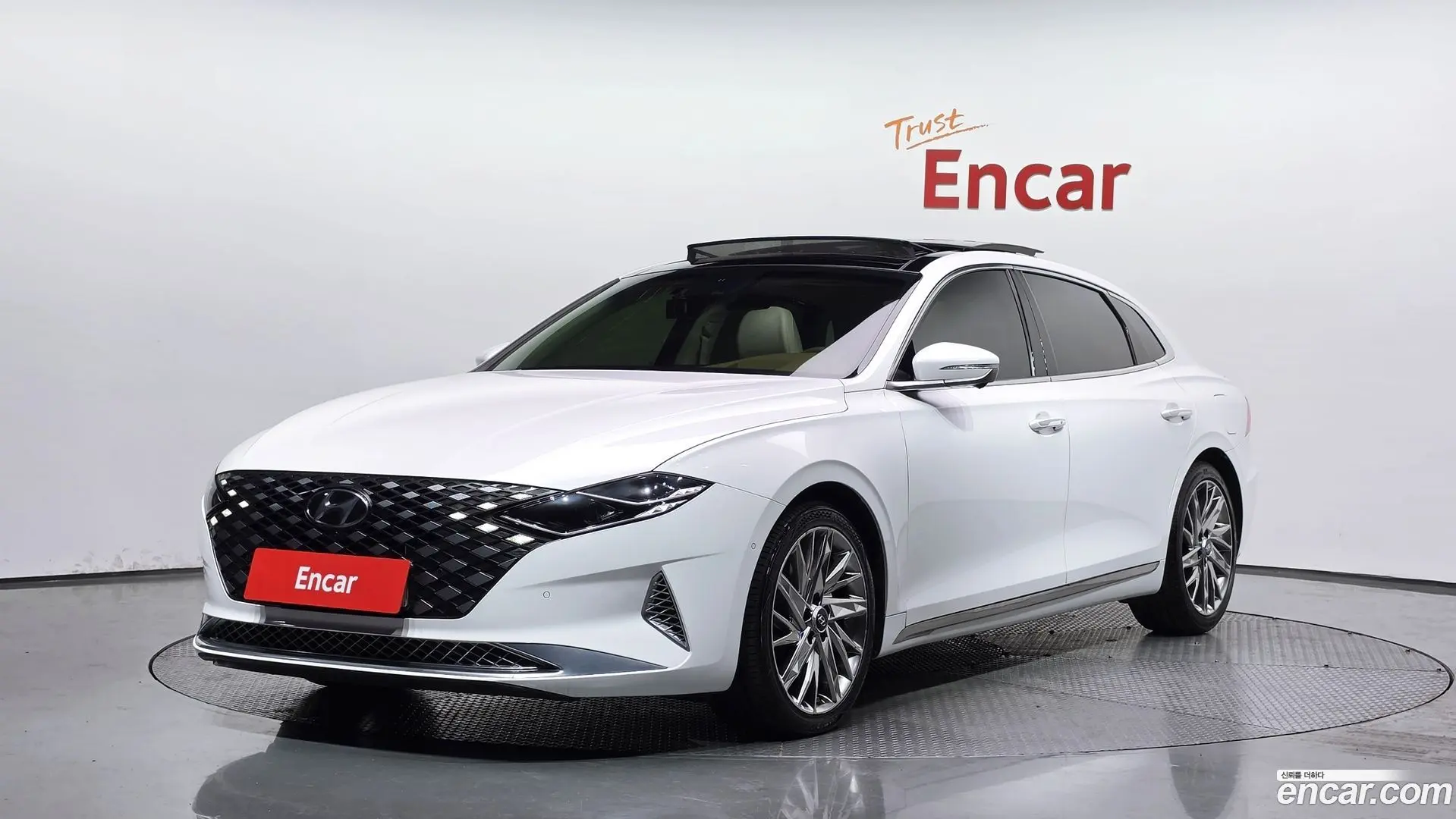 Main__Slider__Photo:Grandeur Hyundai 2022.3-0