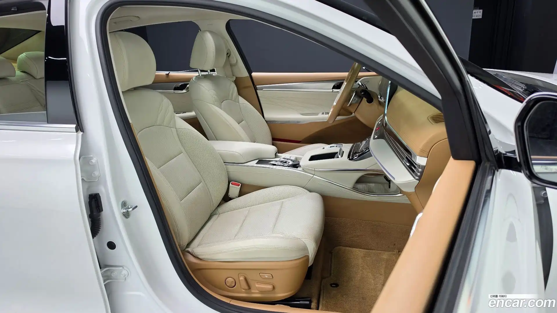 Grandeur Hyundai 2022.3-INNER-036