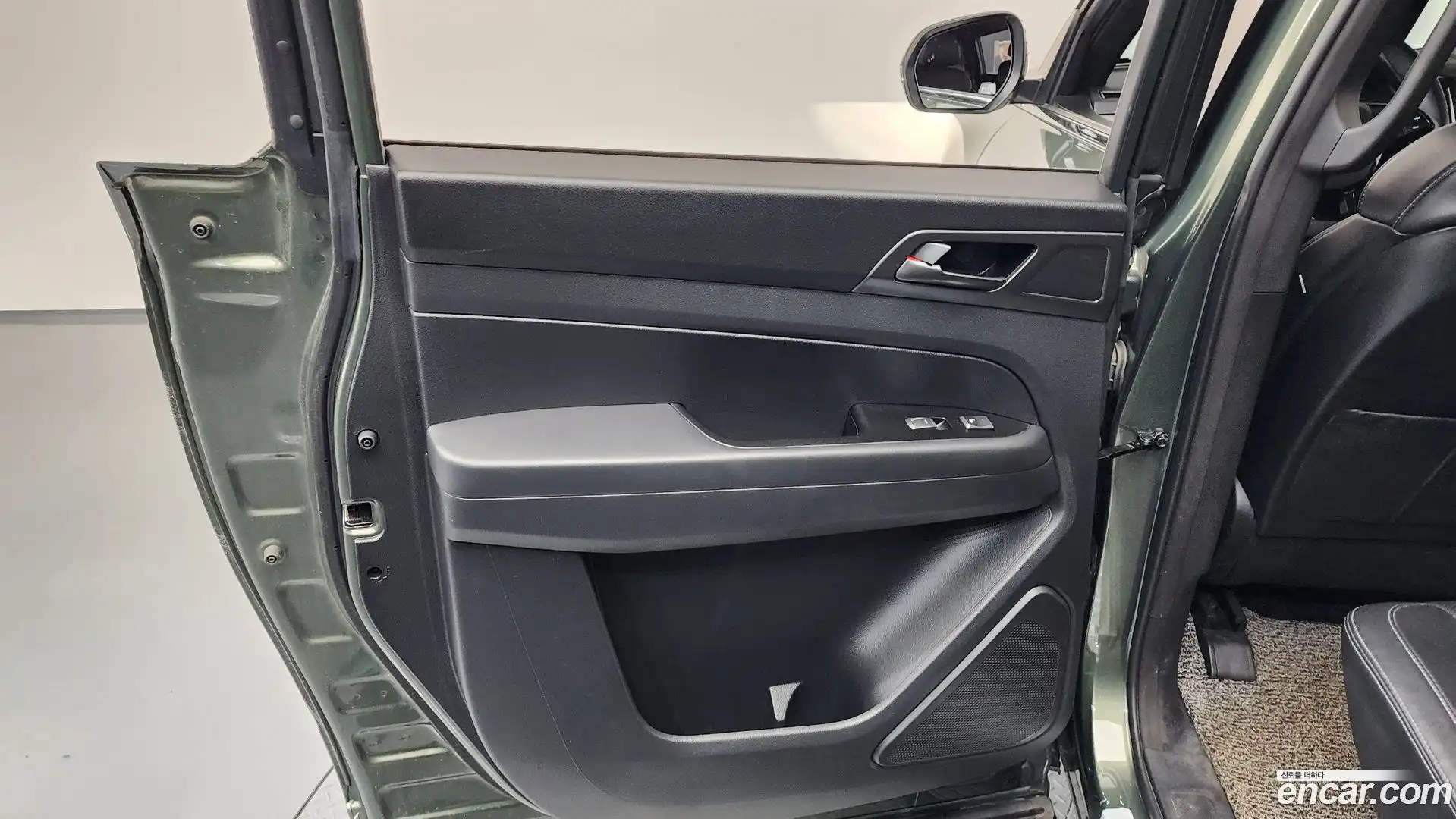 Rexton KG Mobility 2022.0-INNER-035