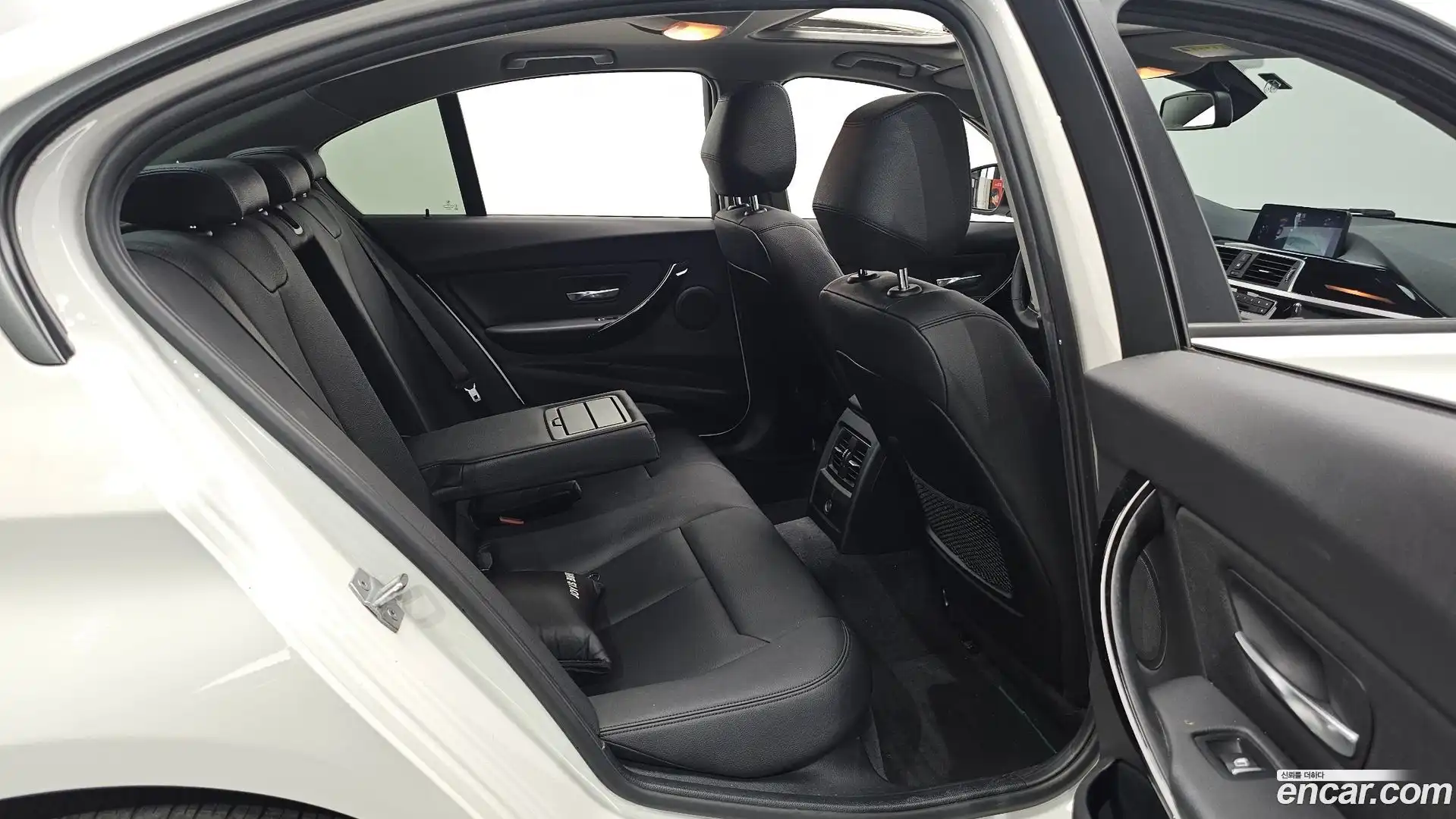 3-Series BMW 2017.4-INNER-036