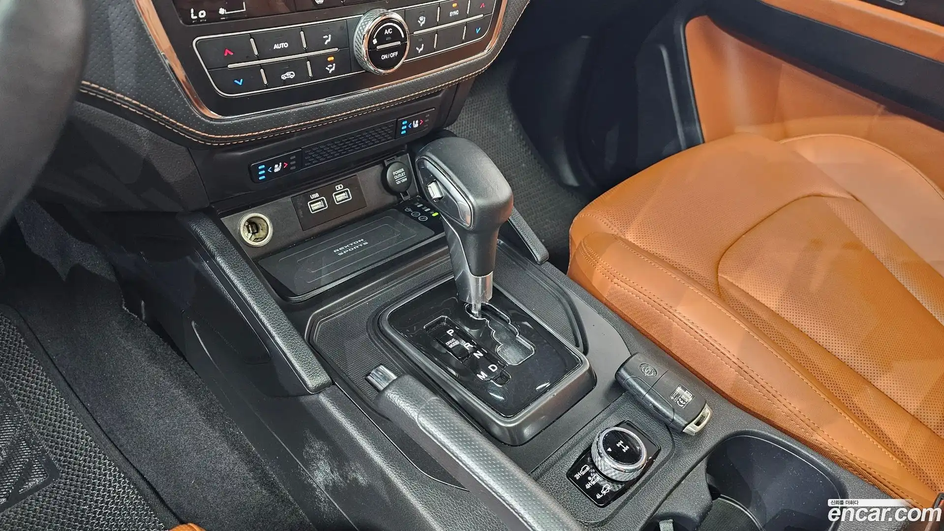 Rexton KG Mobility 2022.11-INNER-009