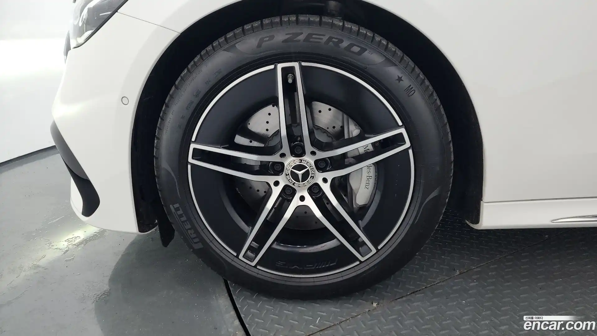 E-Class Mercedes-Benz 2025.11-OUTER-005