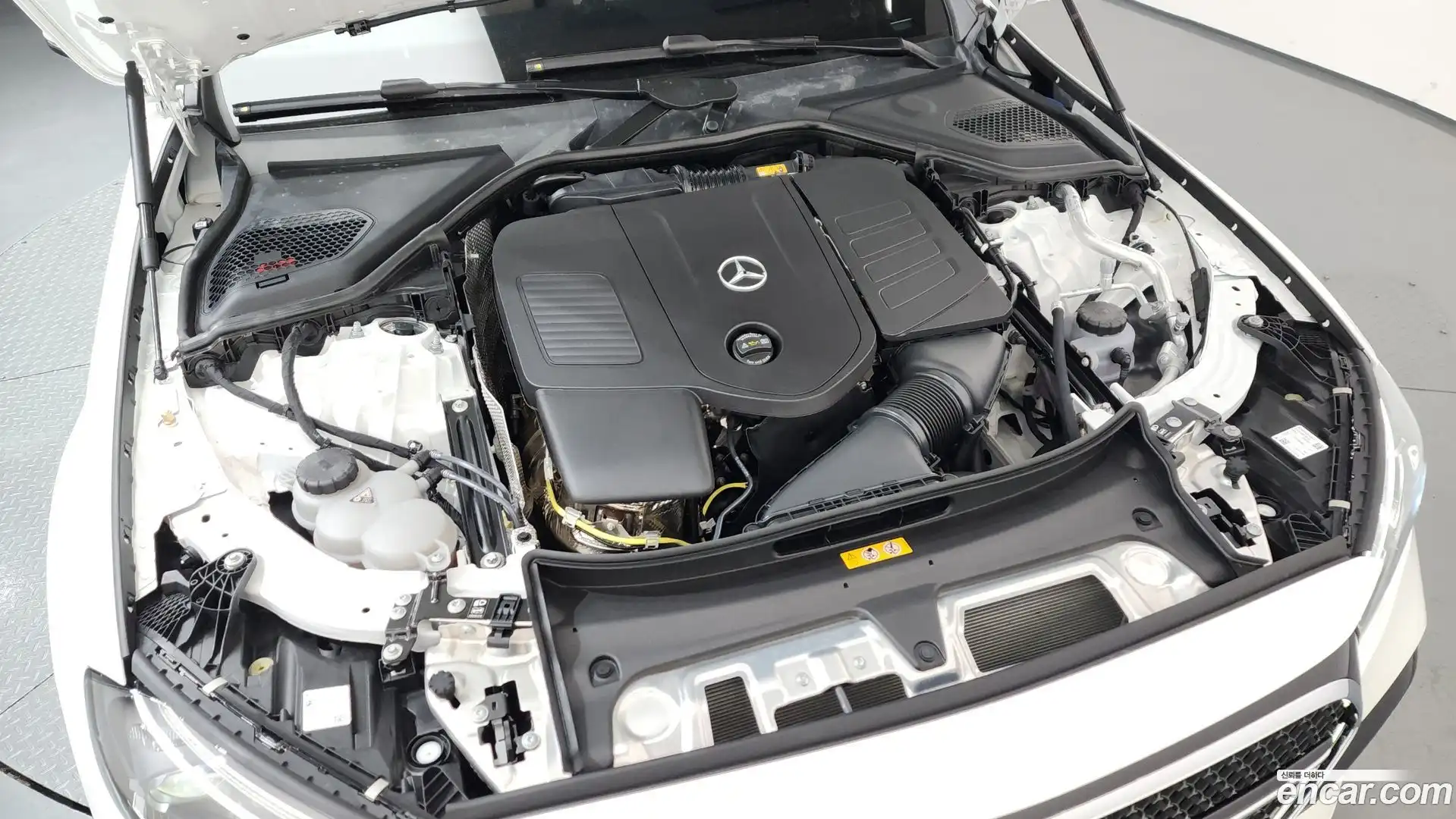 E-Class Mercedes-Benz 2025.11-OUTER-006