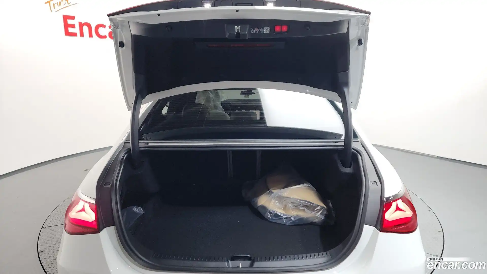 E-Class Mercedes-Benz 2025.11-OPTION-024