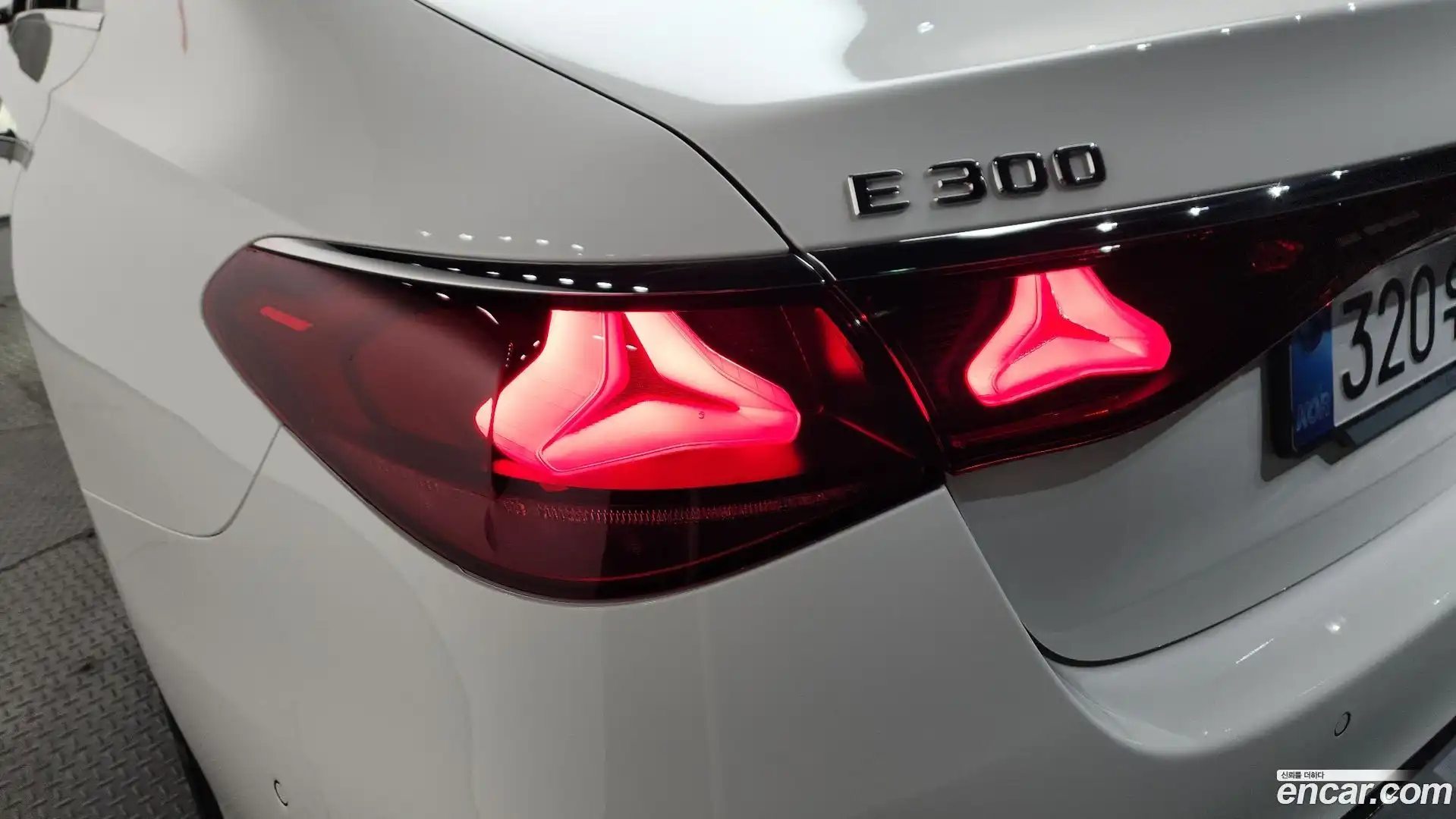E-Class Mercedes-Benz 2025.11-OUTER-033