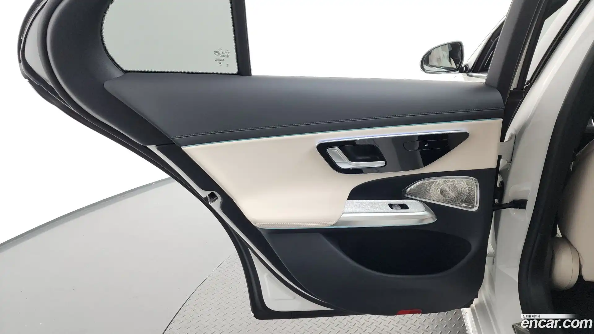 E-Class Mercedes-Benz 2025.11-INNER-035