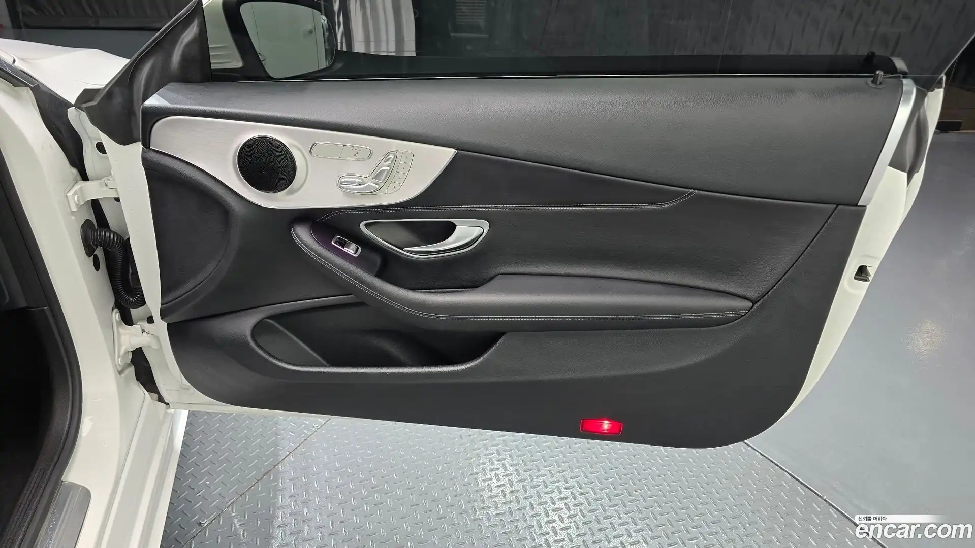 C-Class Mercedes-Benz 2021.0-INNER-035