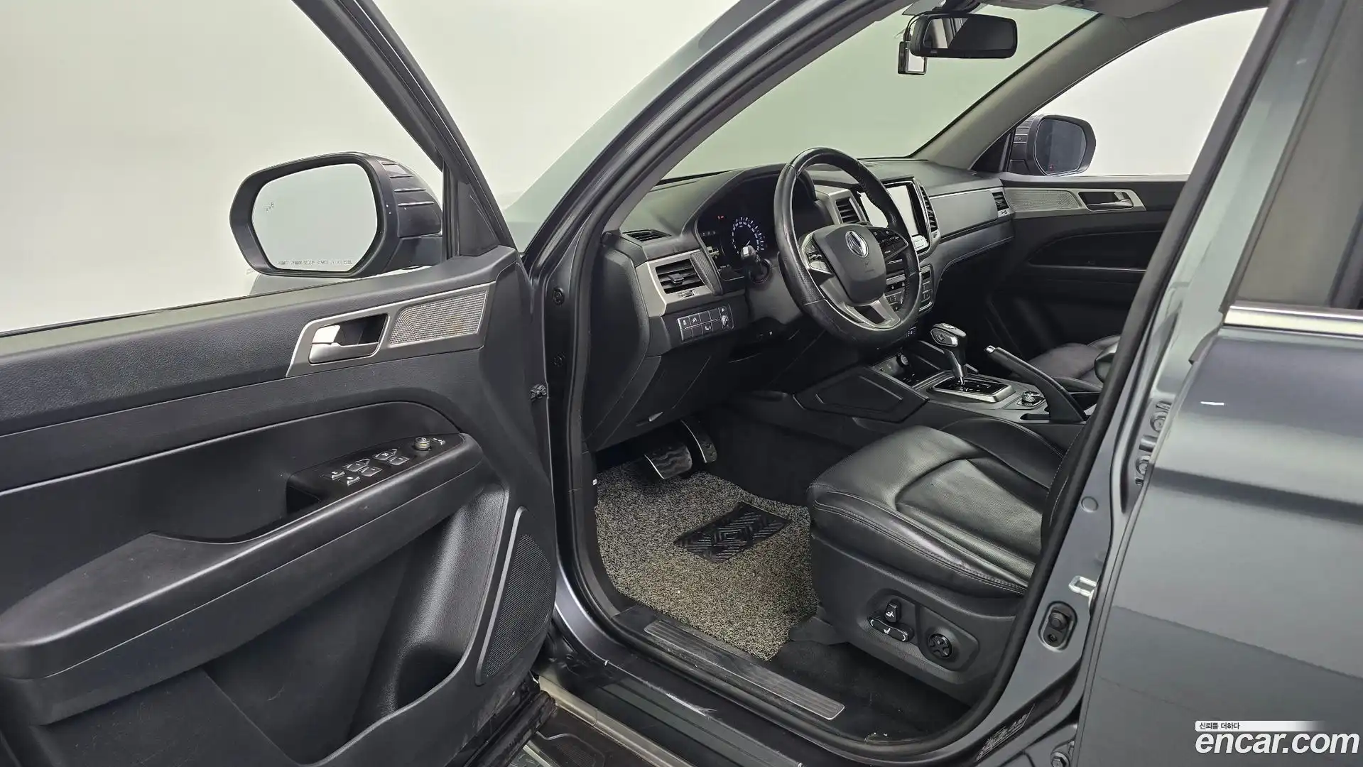 Rexton KG Mobility 2019.6-INNER-010