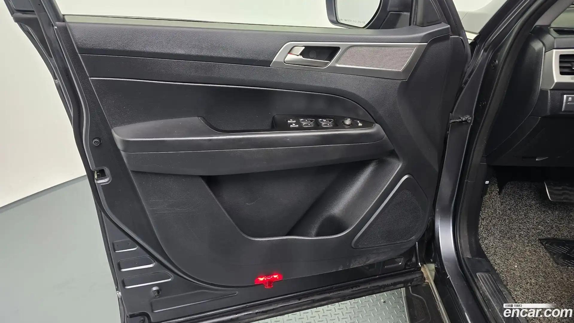 Rexton KG Mobility 2019.6-INNER-034