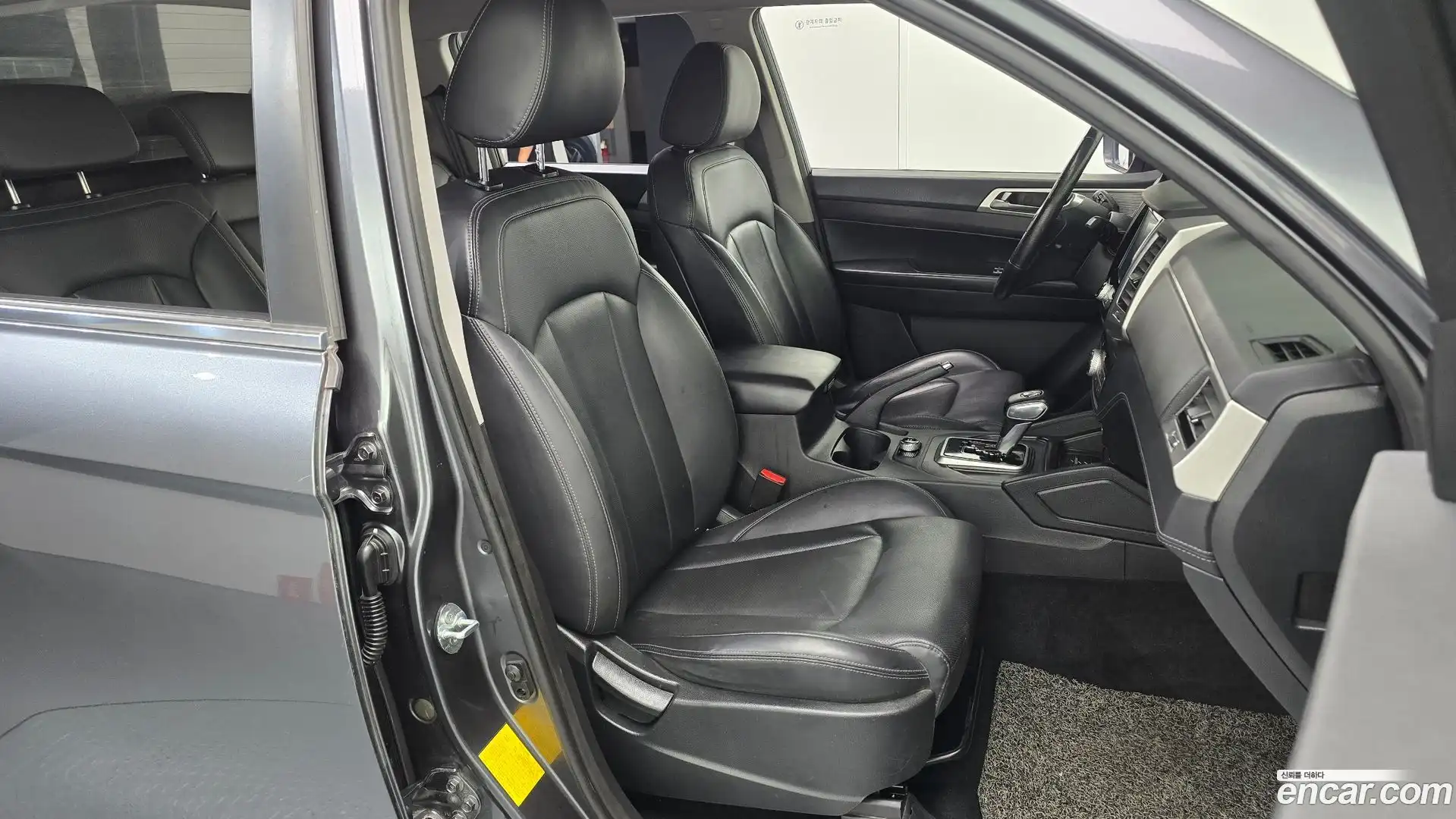 Rexton KG Mobility 2019.6-INNER-036