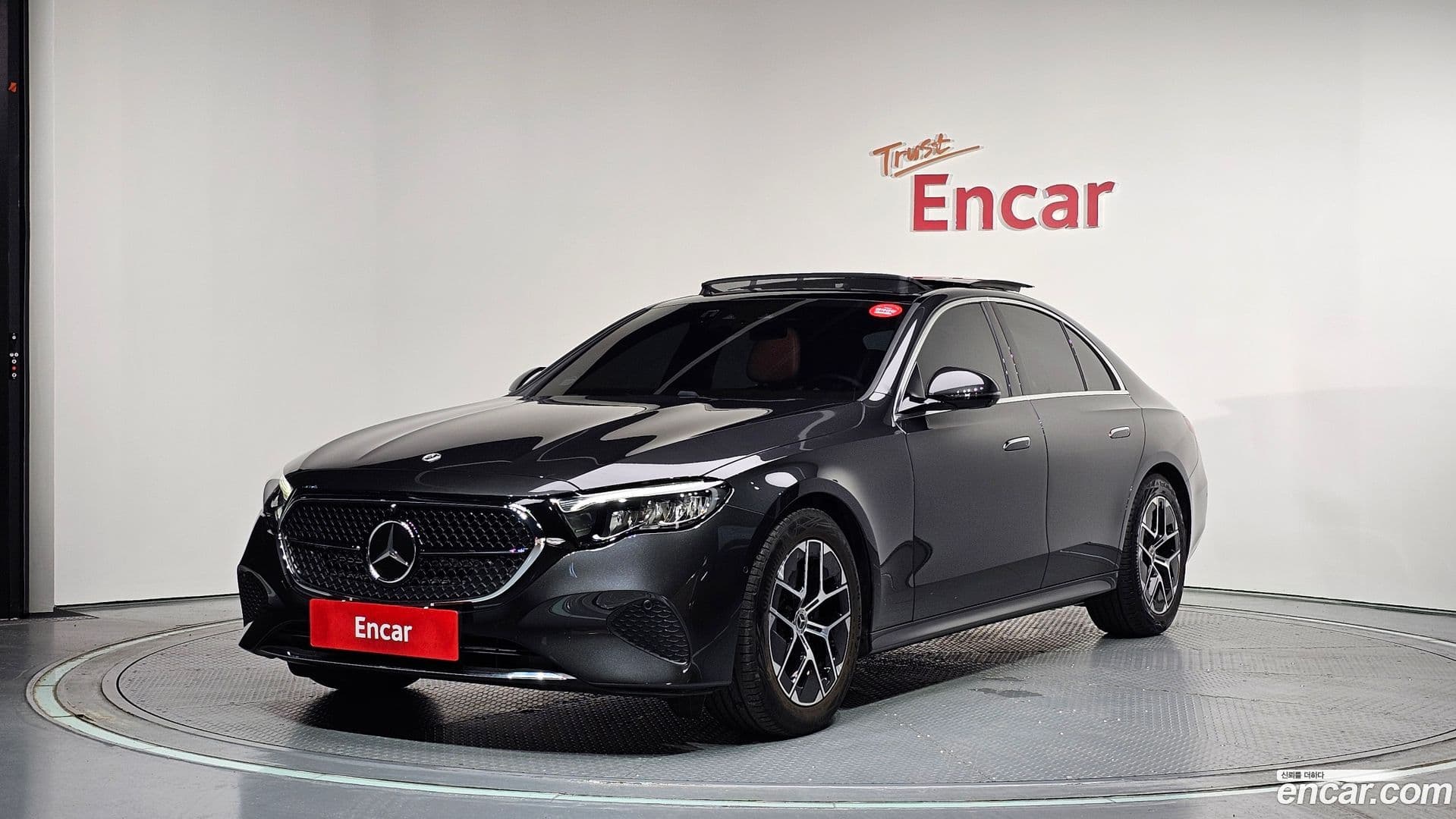 Main__Slider__Photo:E-Class Mercedes-Benz 2025.2-0