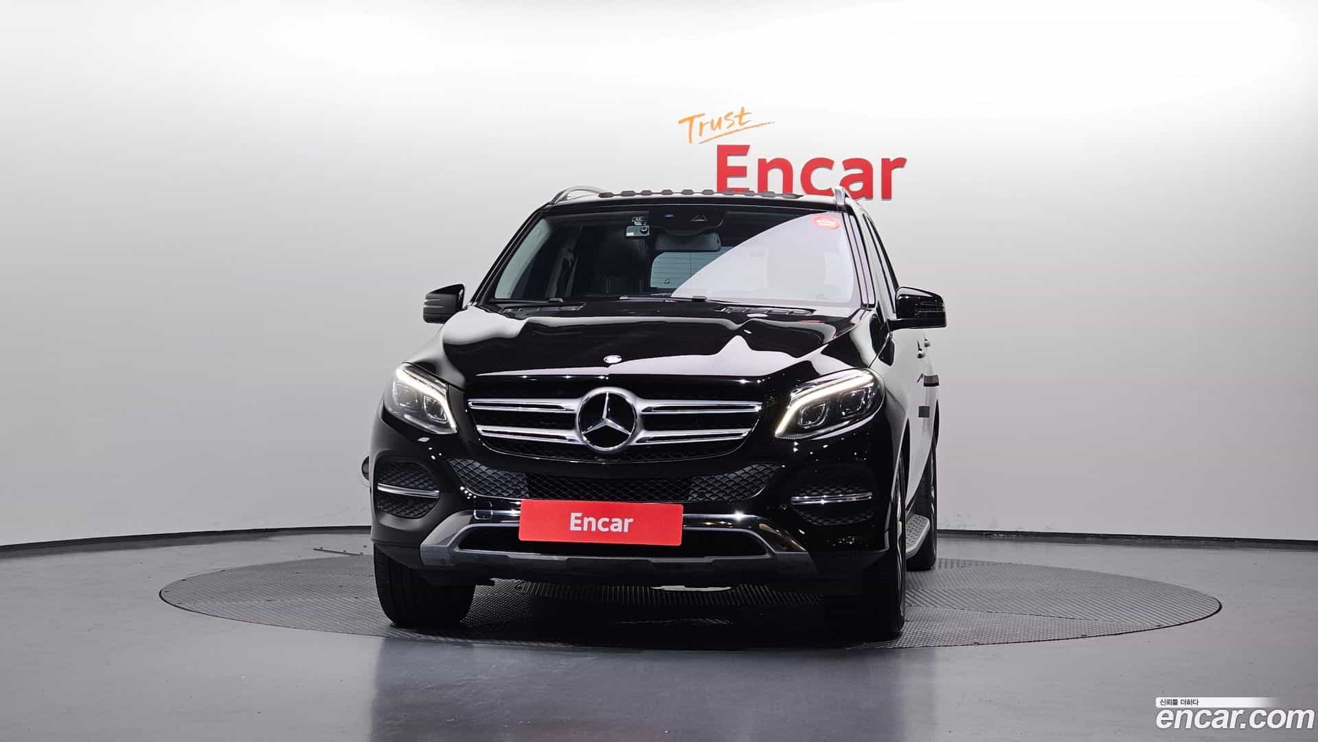 GLE-Class Mercedes-Benz 2016.8-OUTER-003
