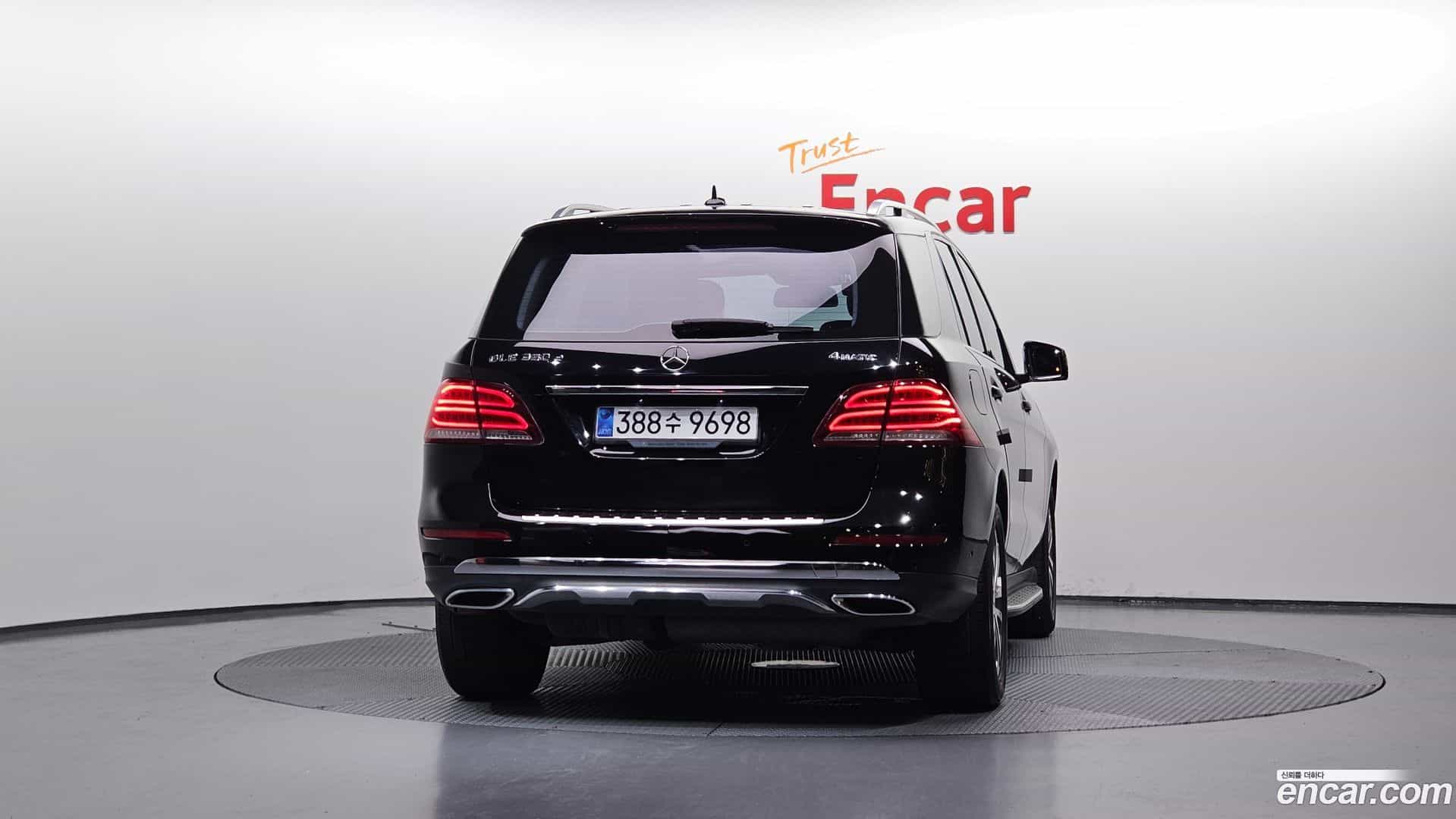 GLE-Class Mercedes-Benz 2016.8-OUTER-004
