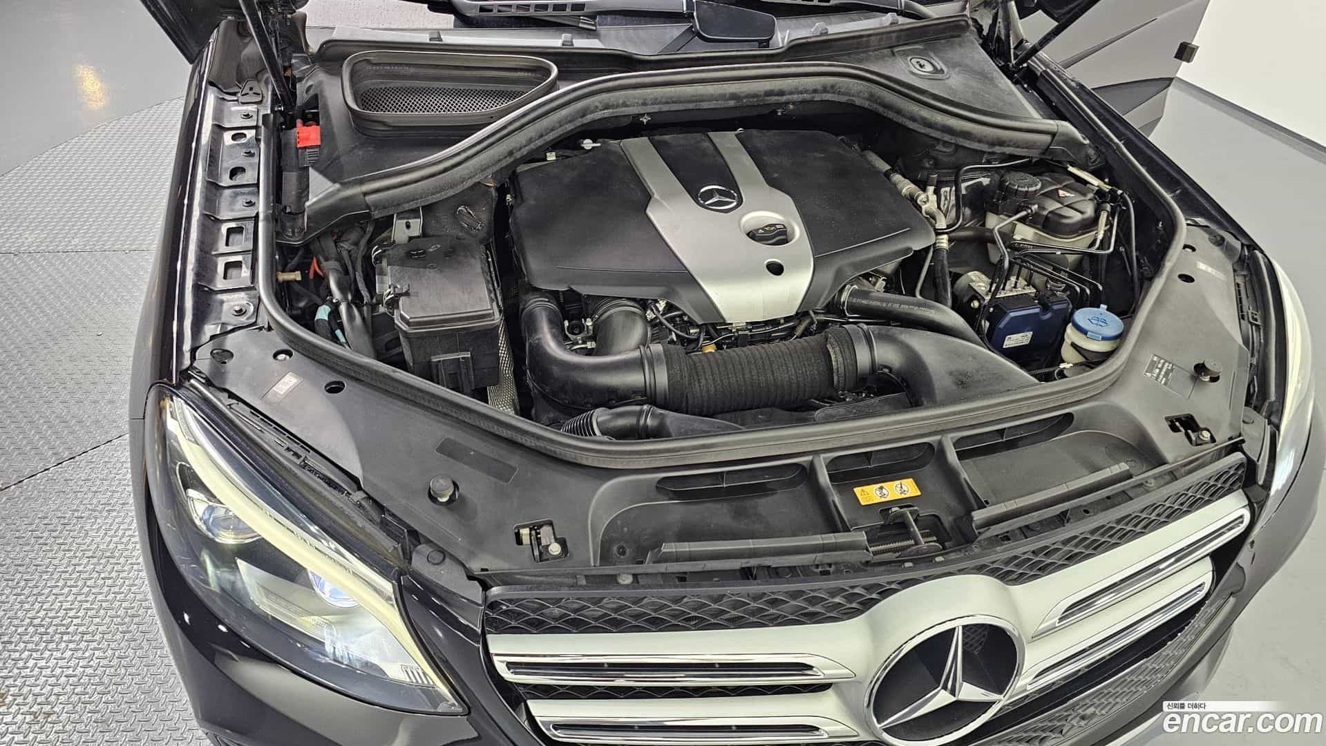 GLE-Class Mercedes-Benz 2016.8-OUTER-006