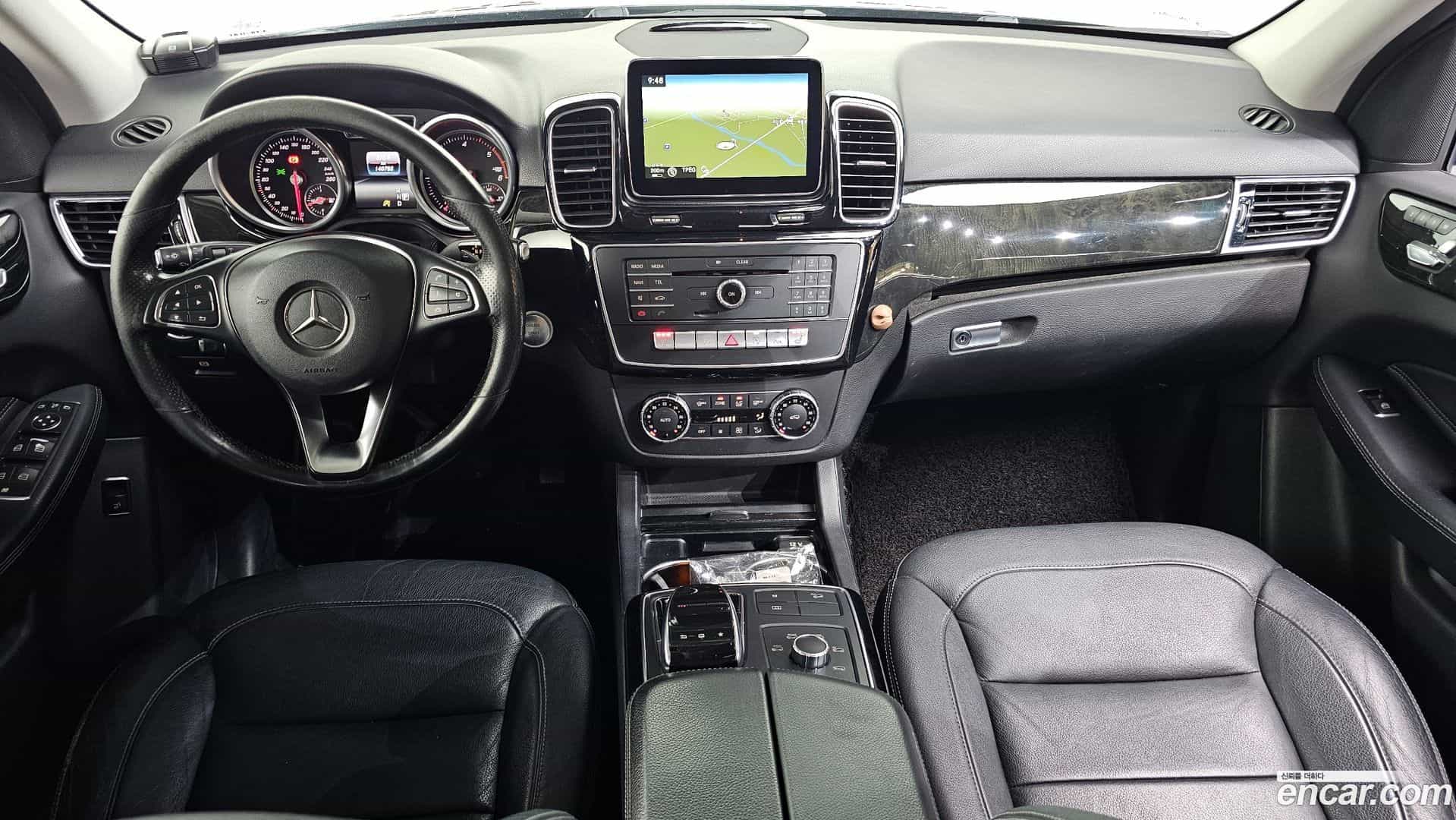 GLE-Class Mercedes-Benz 2016.8-INNER-007
