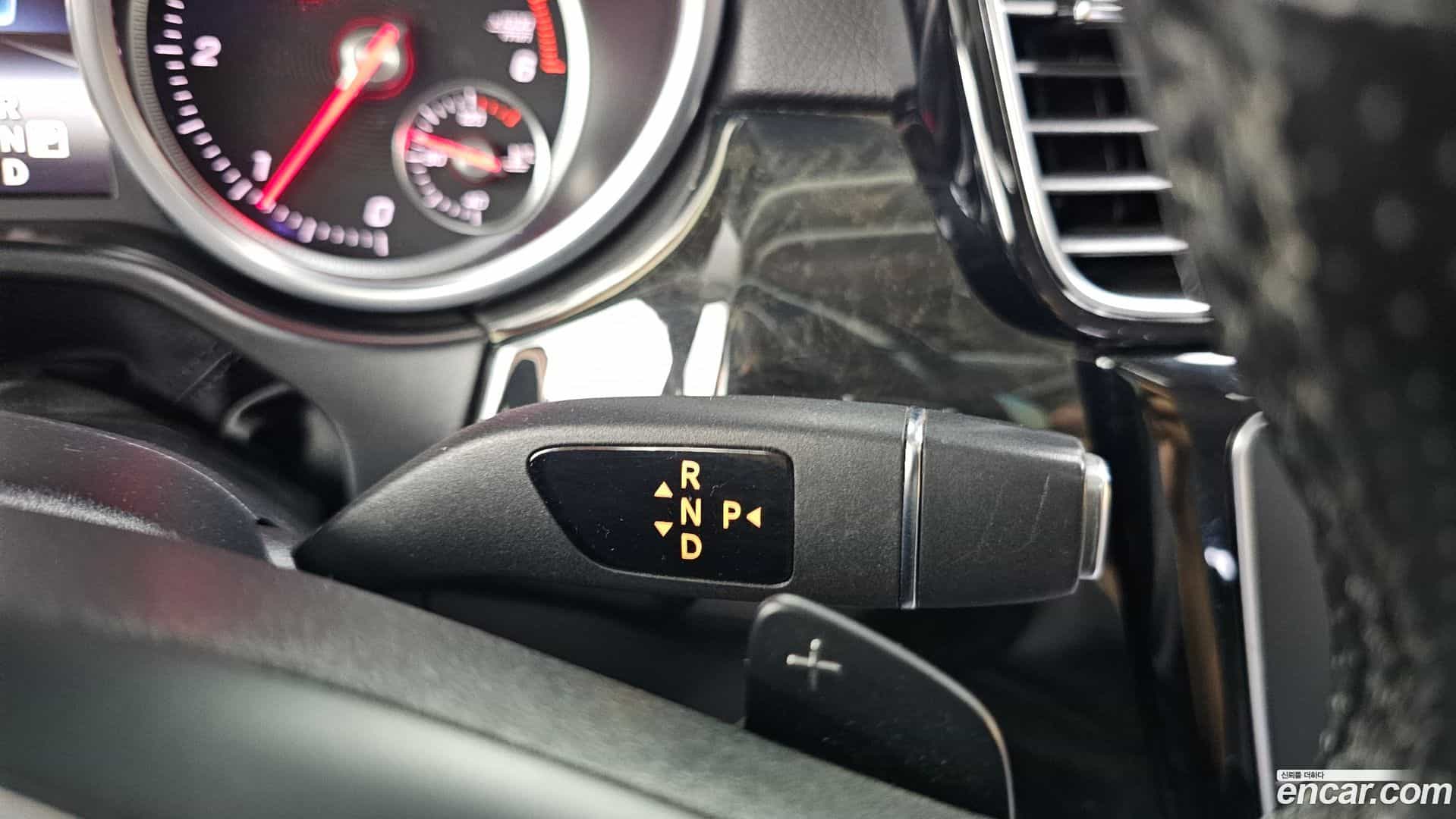 GLE-Class Mercedes-Benz 2016.8-INNER-009