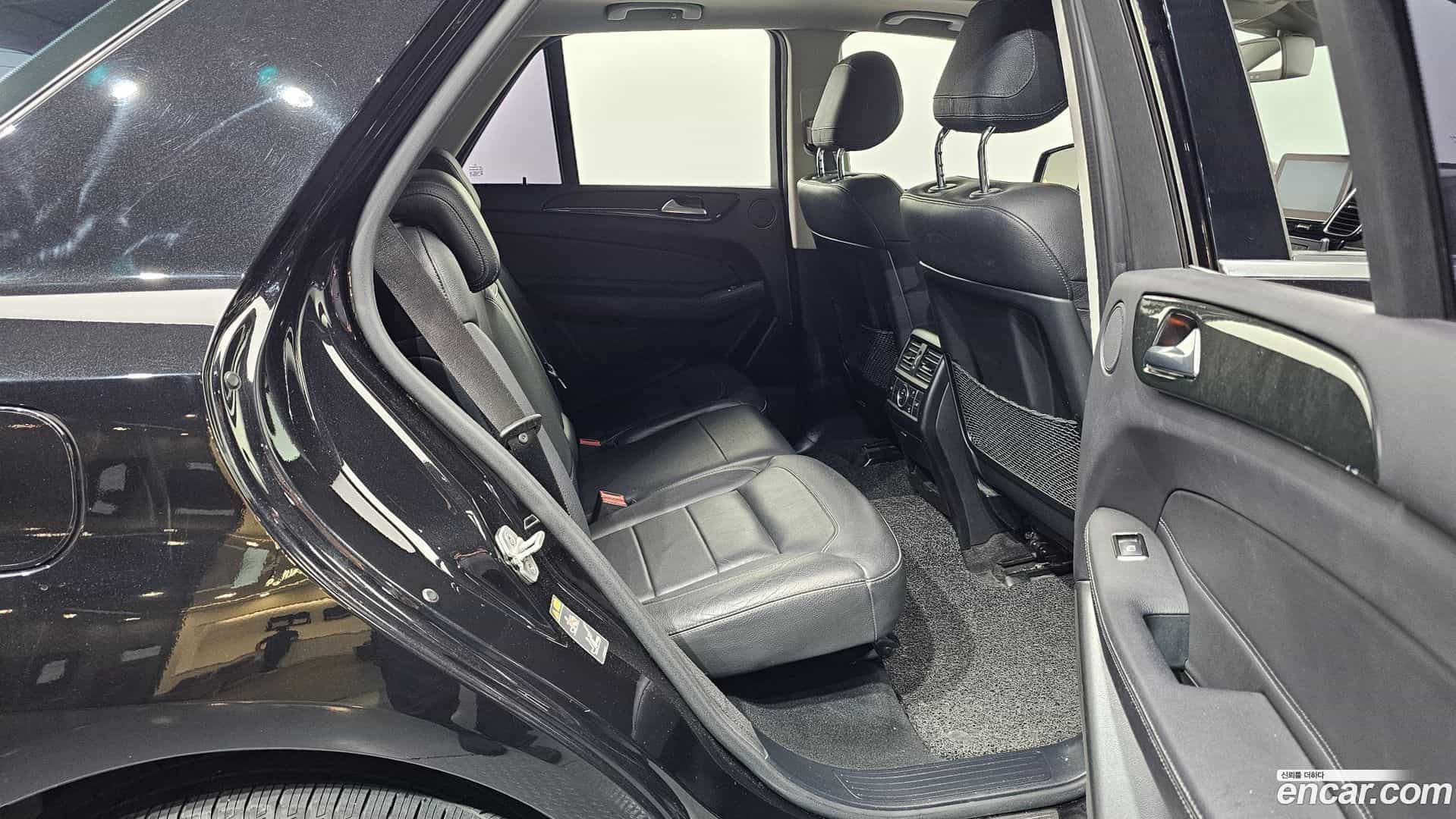 GLE-Class Mercedes-Benz 2016.8-OPTION-015