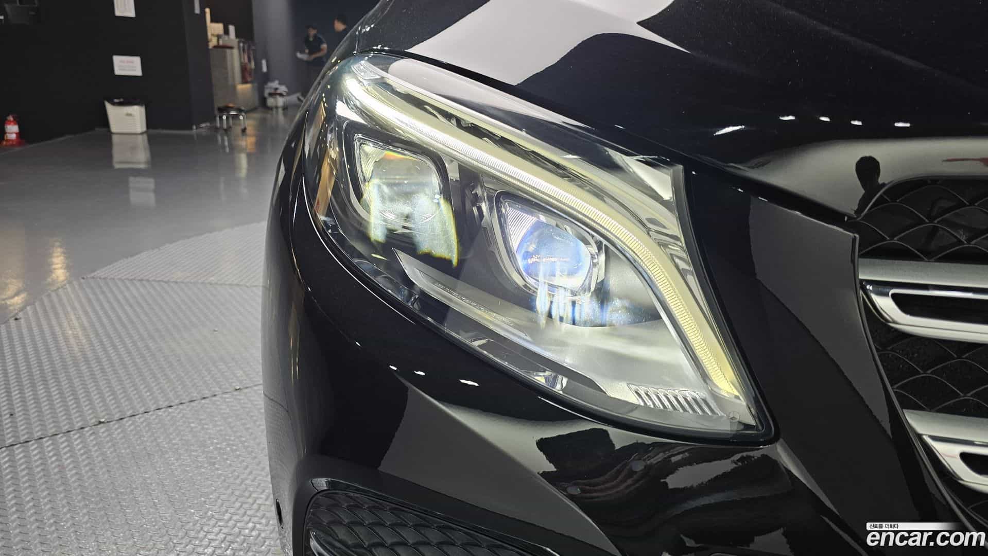 GLE-Class Mercedes-Benz 2016.8-OUTER-032