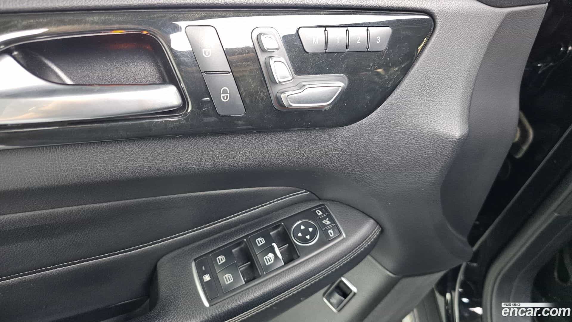 GLE-Class Mercedes-Benz 2016.8-OPTION-045