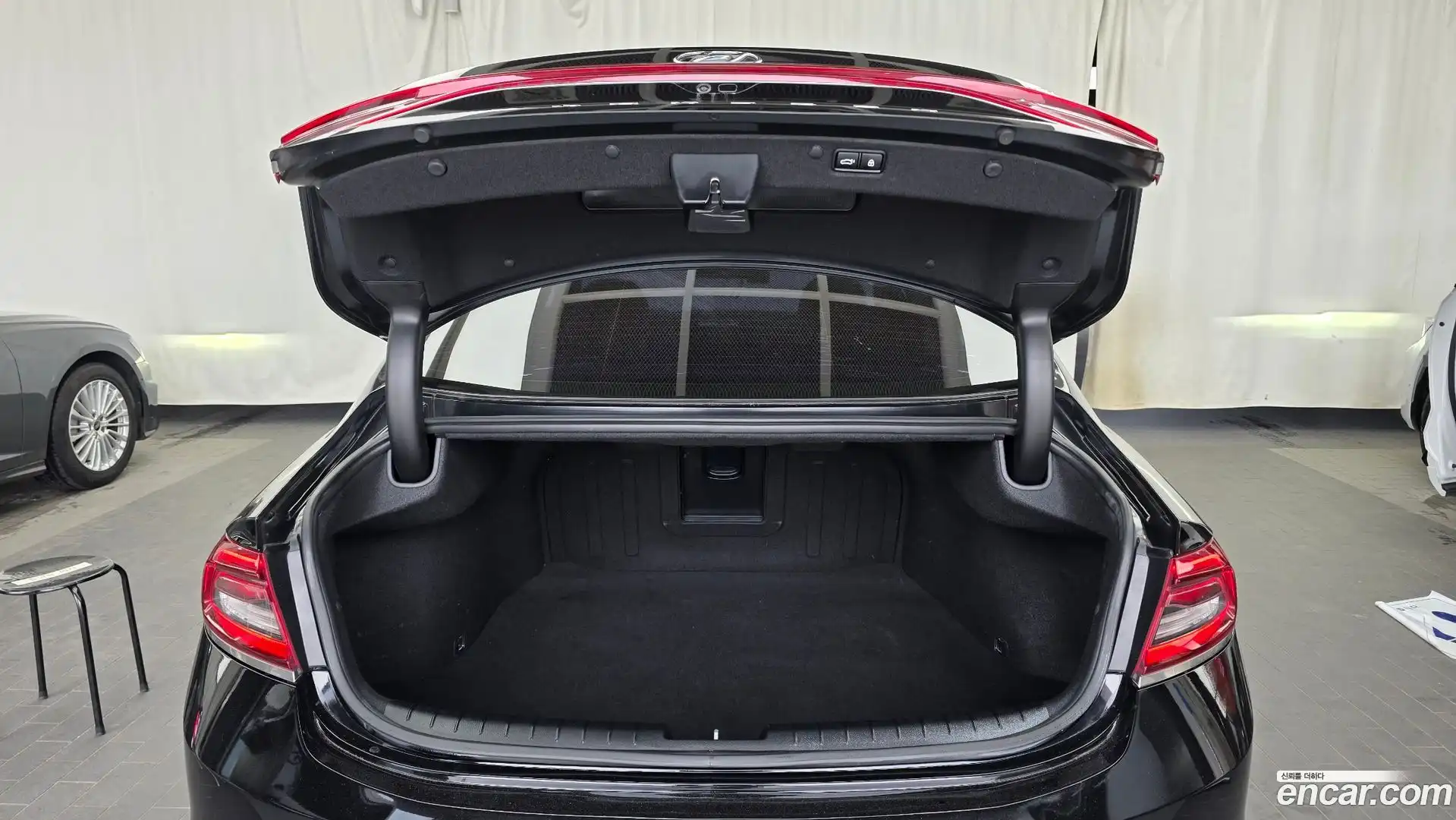 Grandeur Hyundai 2017.5-OPTION-024