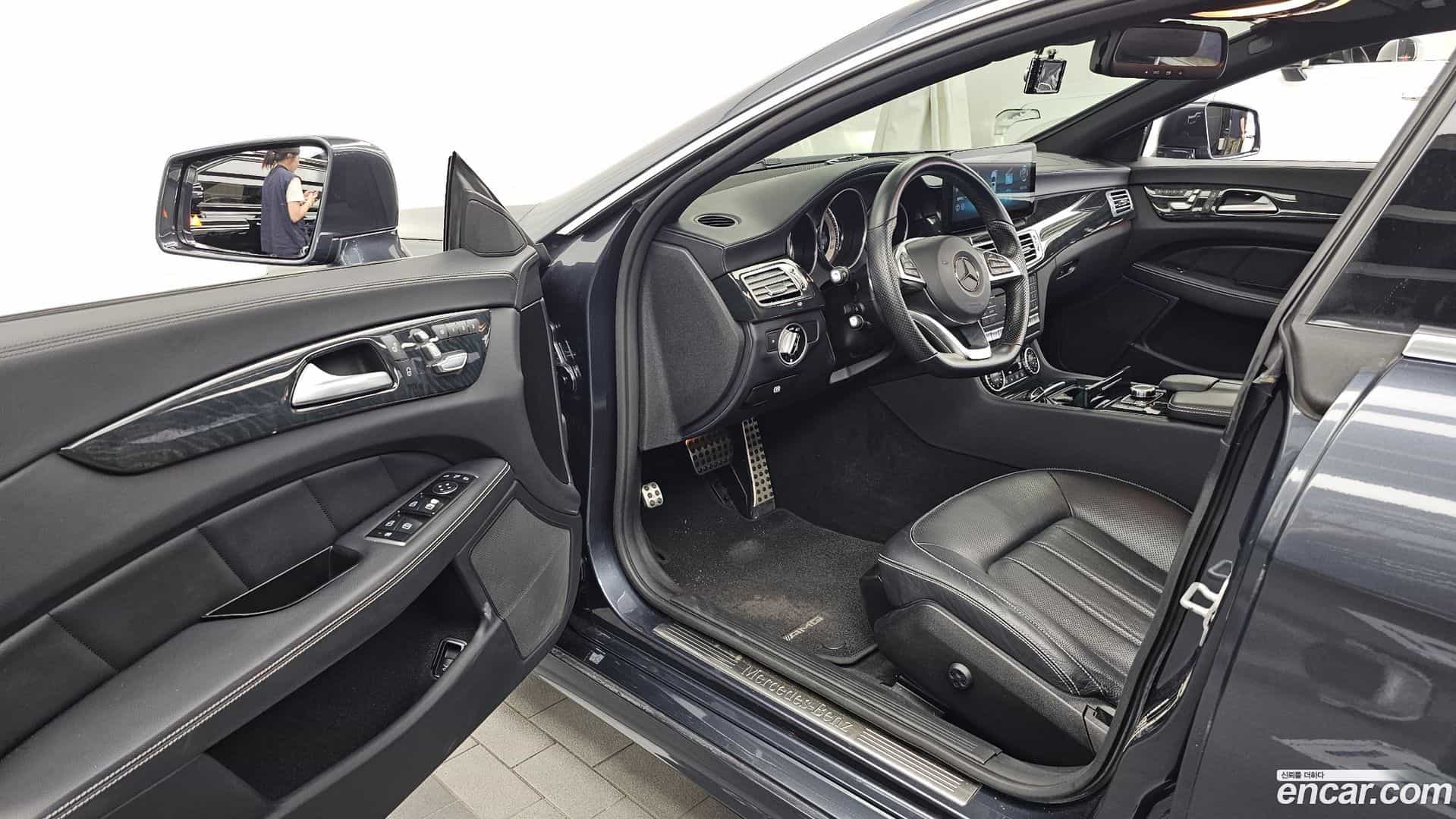CLS-Class Mercedes-Benz 2015.10-INNER-010