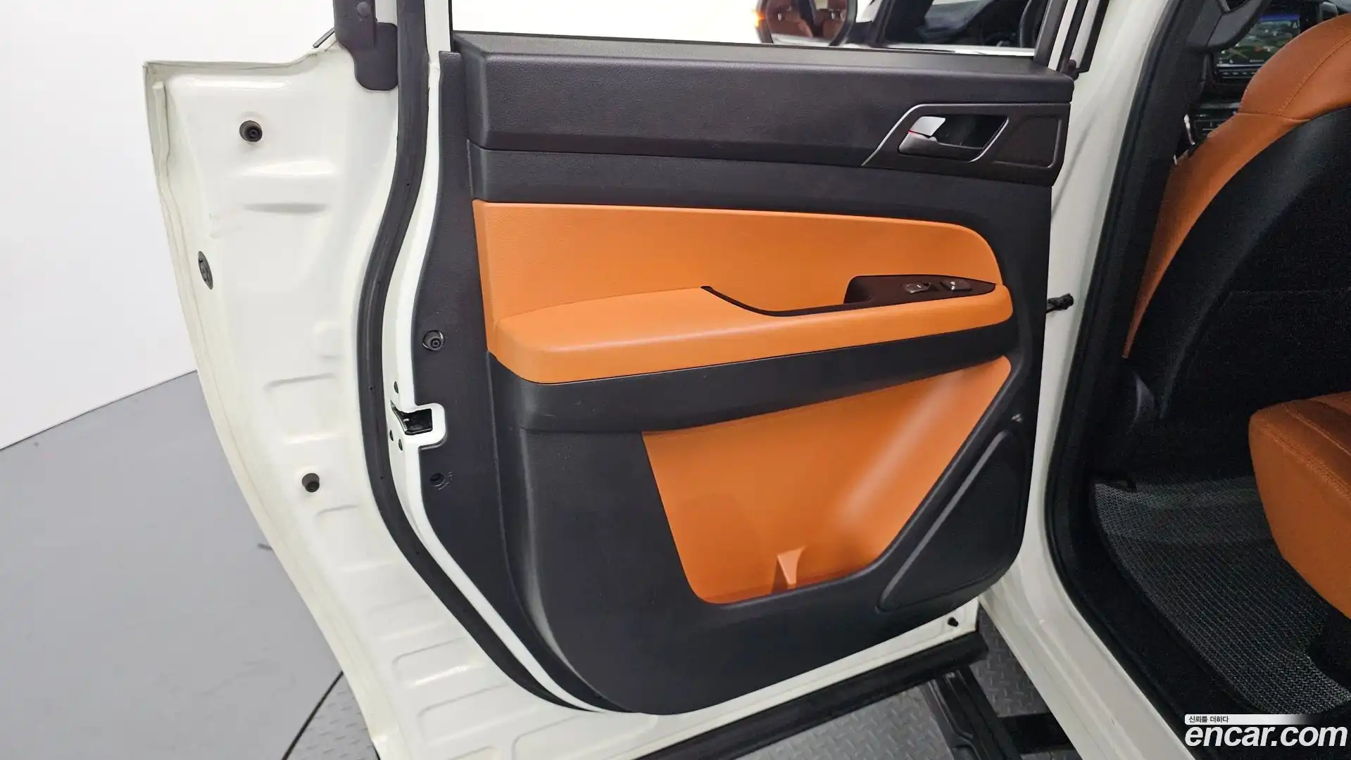 Rexton KG Mobility 2023.3-INNER-035