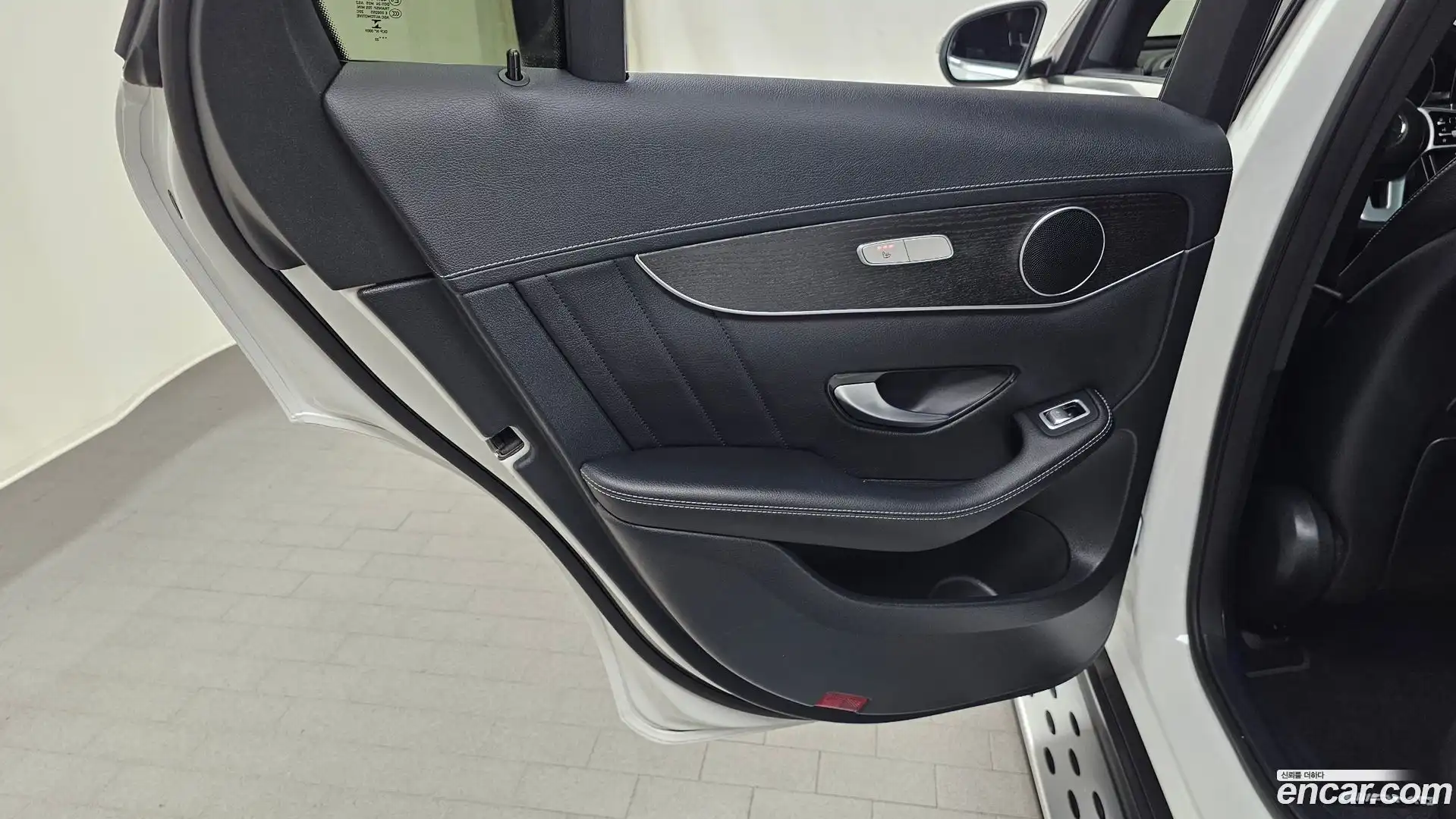 GLC-Class Mercedes-Benz 2022.7-INNER-035