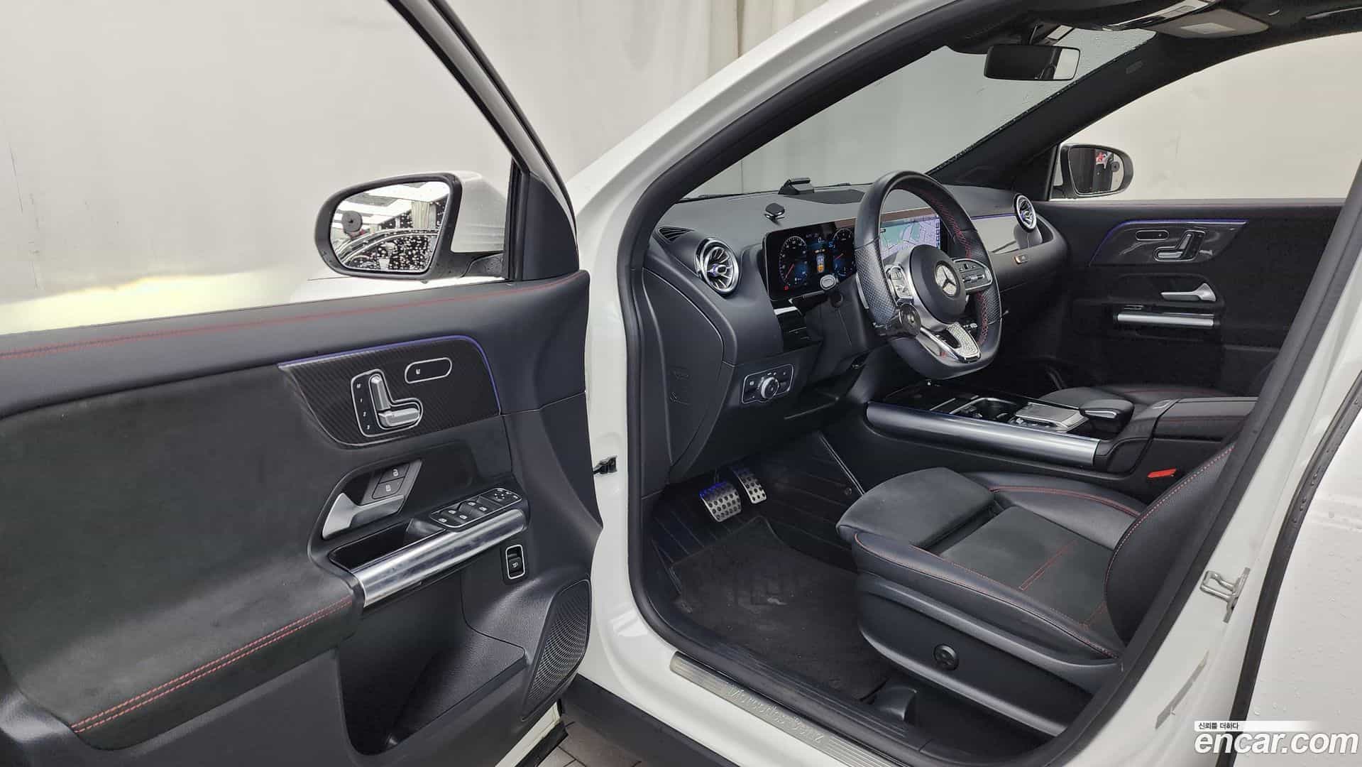 GLA-Class Mercedes-Benz 2020.8-INNER-010