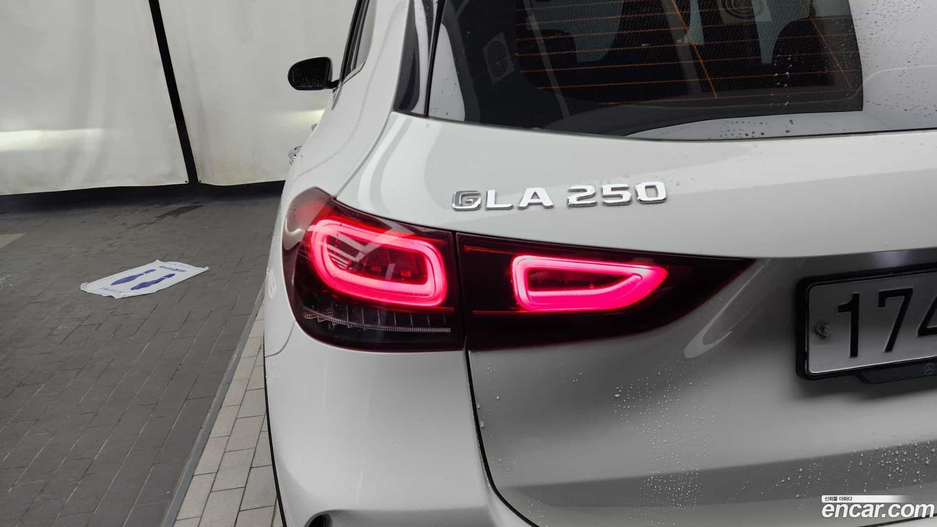 GLA-Class Mercedes-Benz 2020.8-OUTER-033