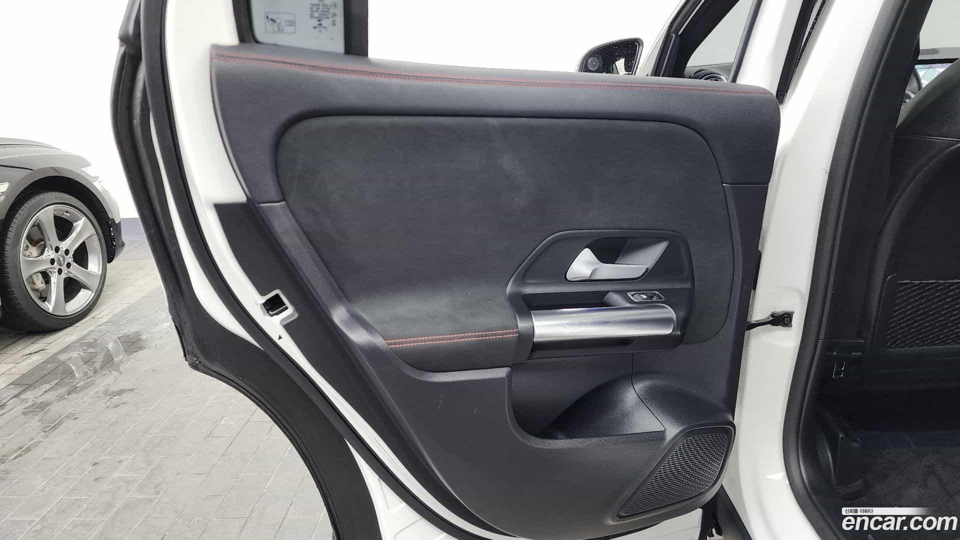 GLA-Class Mercedes-Benz 2020.8-INNER-035
