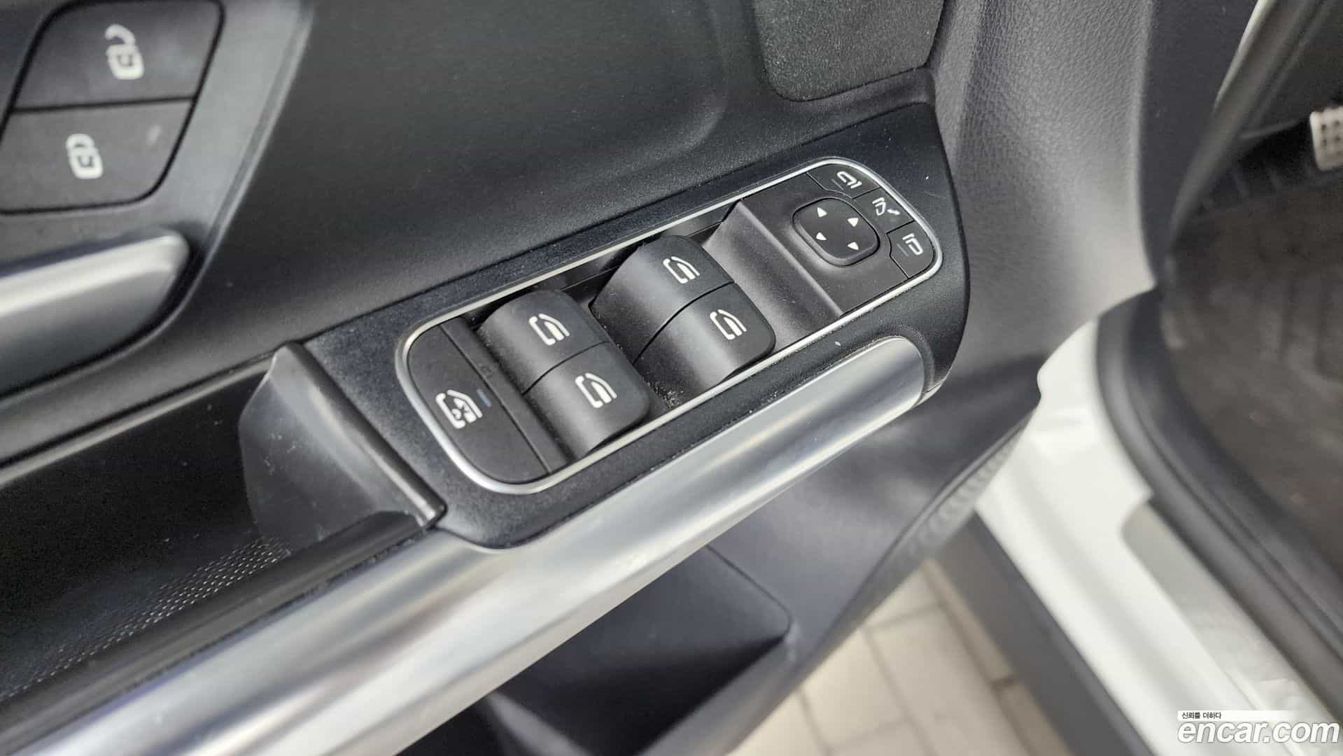 GLA-Class Mercedes-Benz 2020.8-OPTION-041