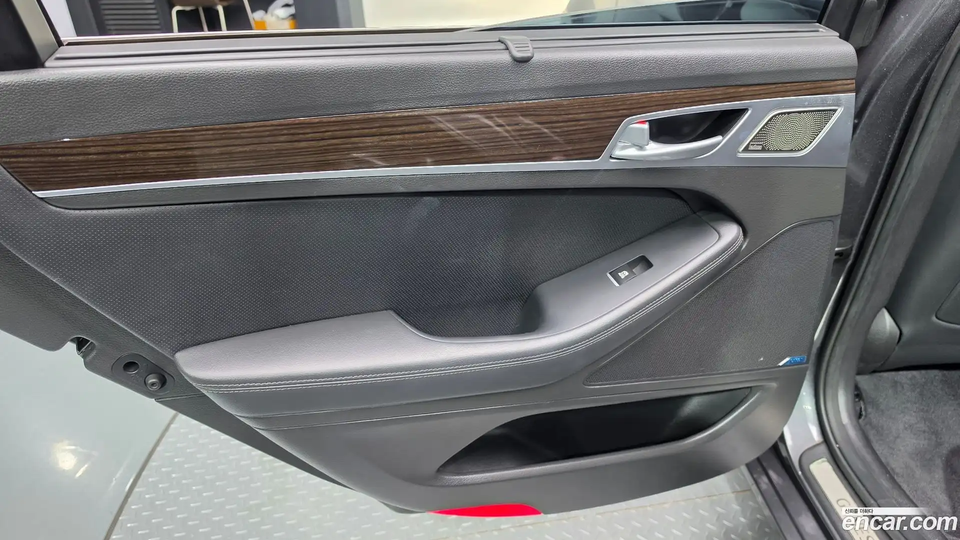 G80 Genesis 2017.9-INNER-035