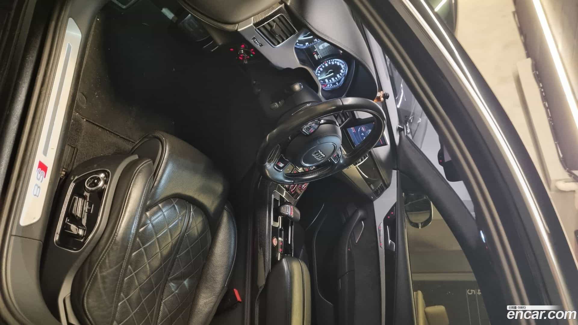 S8 Audi 2013.0-INNER-009
