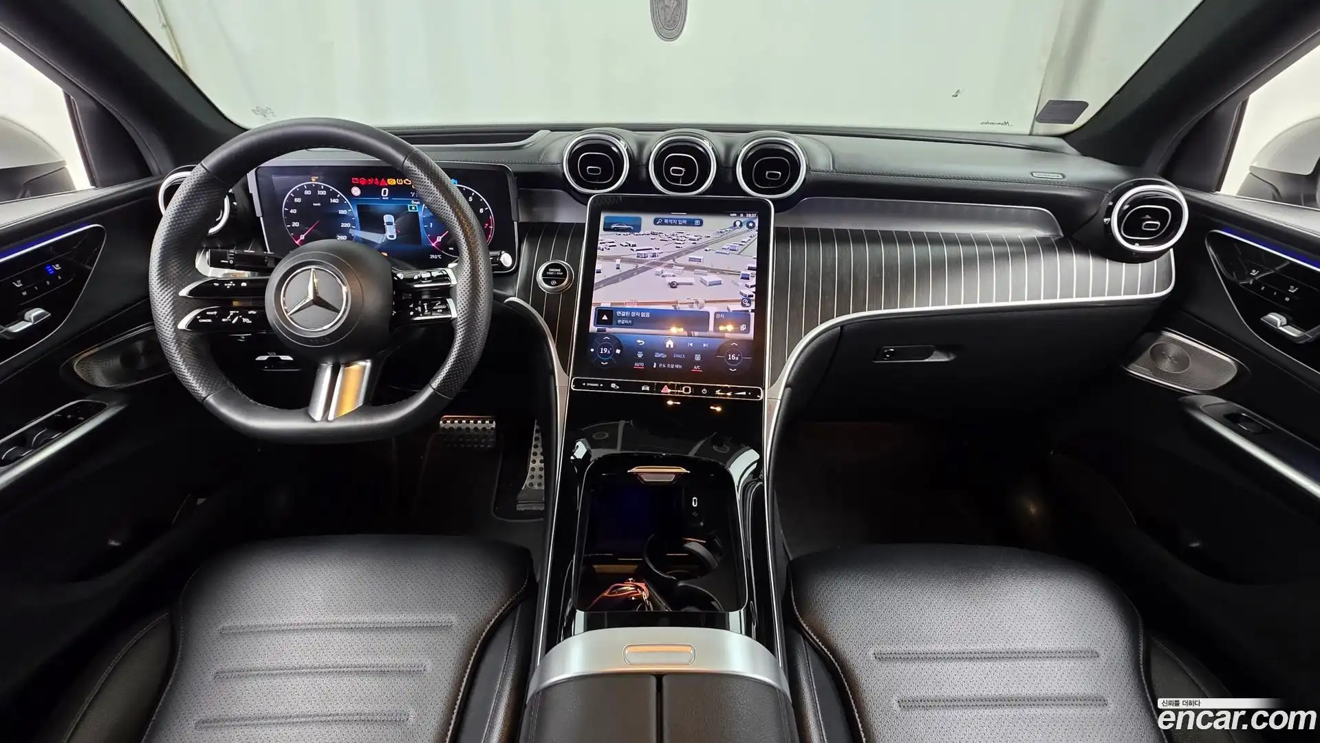 GLC-Class Mercedes-Benz 2024.2-INNER-007