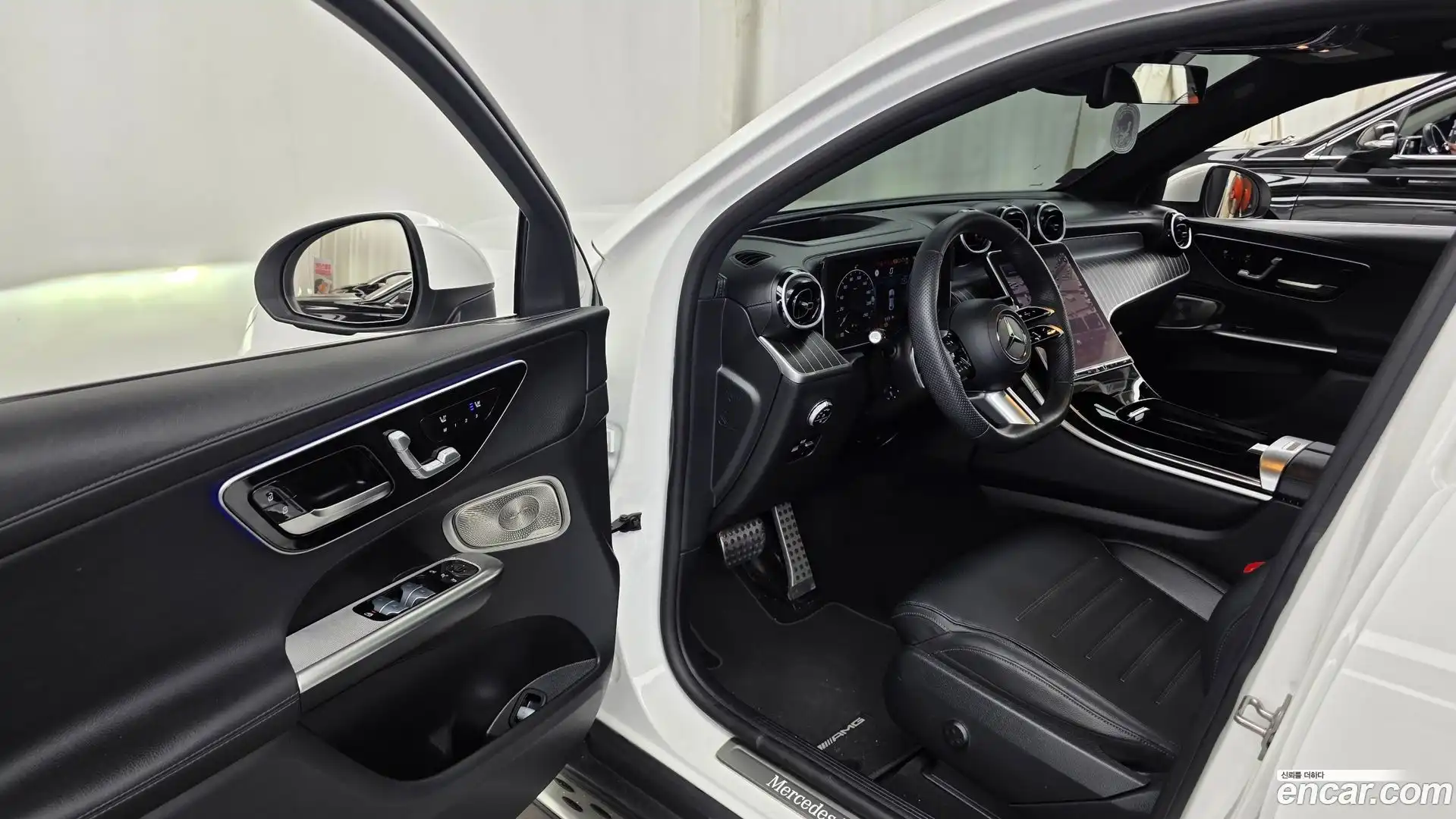 GLC-Class Mercedes-Benz 2024.2-INNER-010