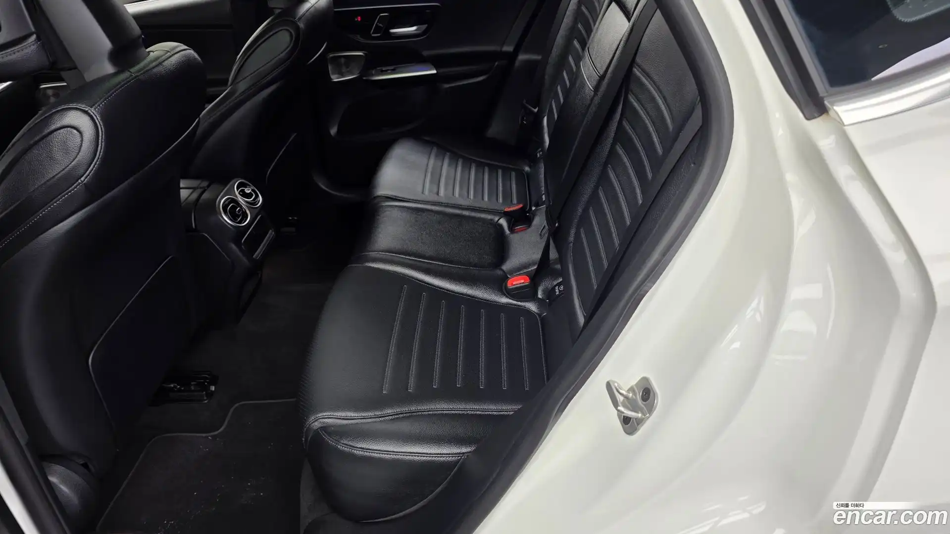 GLC-Class Mercedes-Benz 2024.2-INNER-036