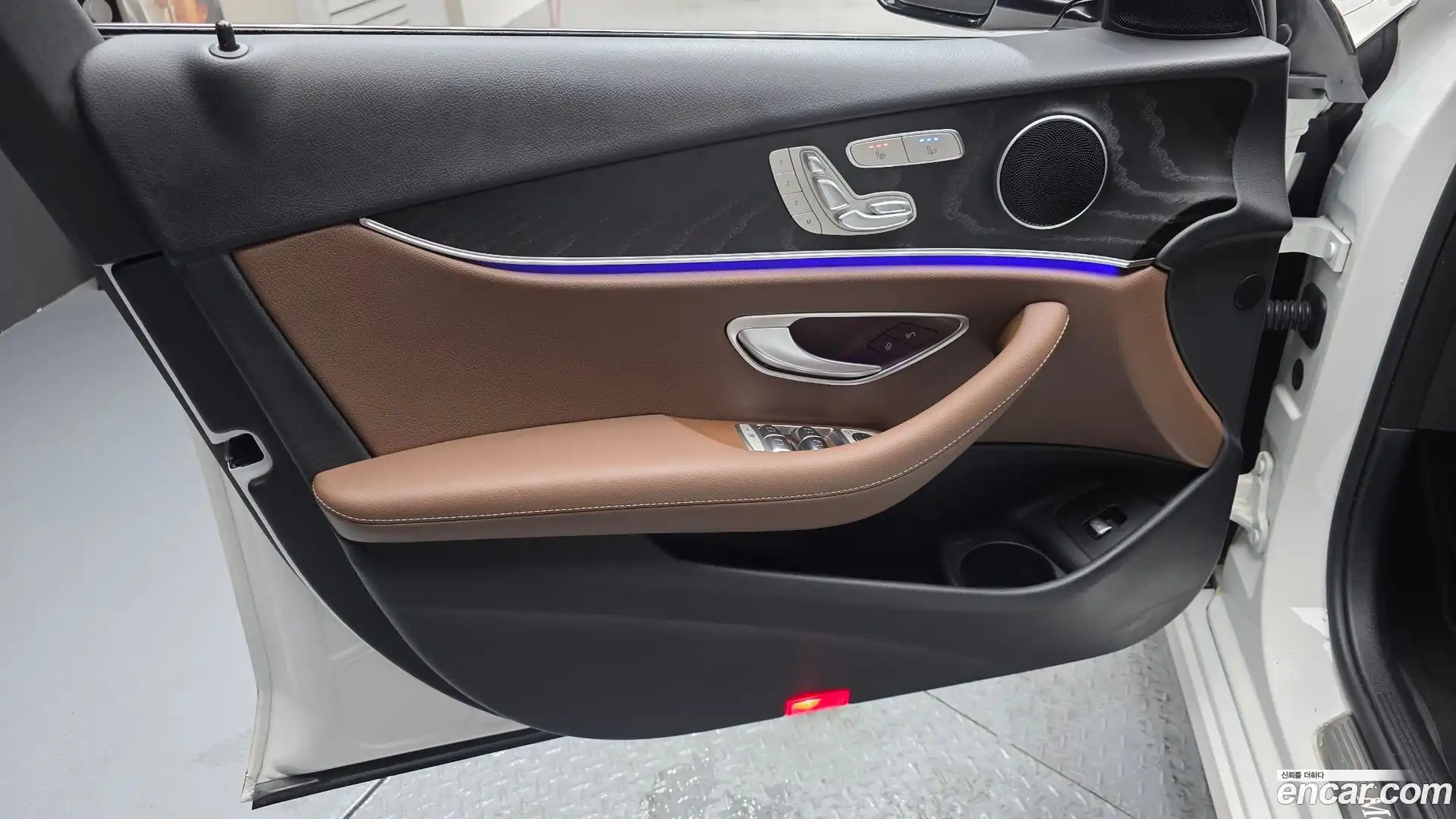 E-Class Mercedes-Benz 2023.11-INNER-034