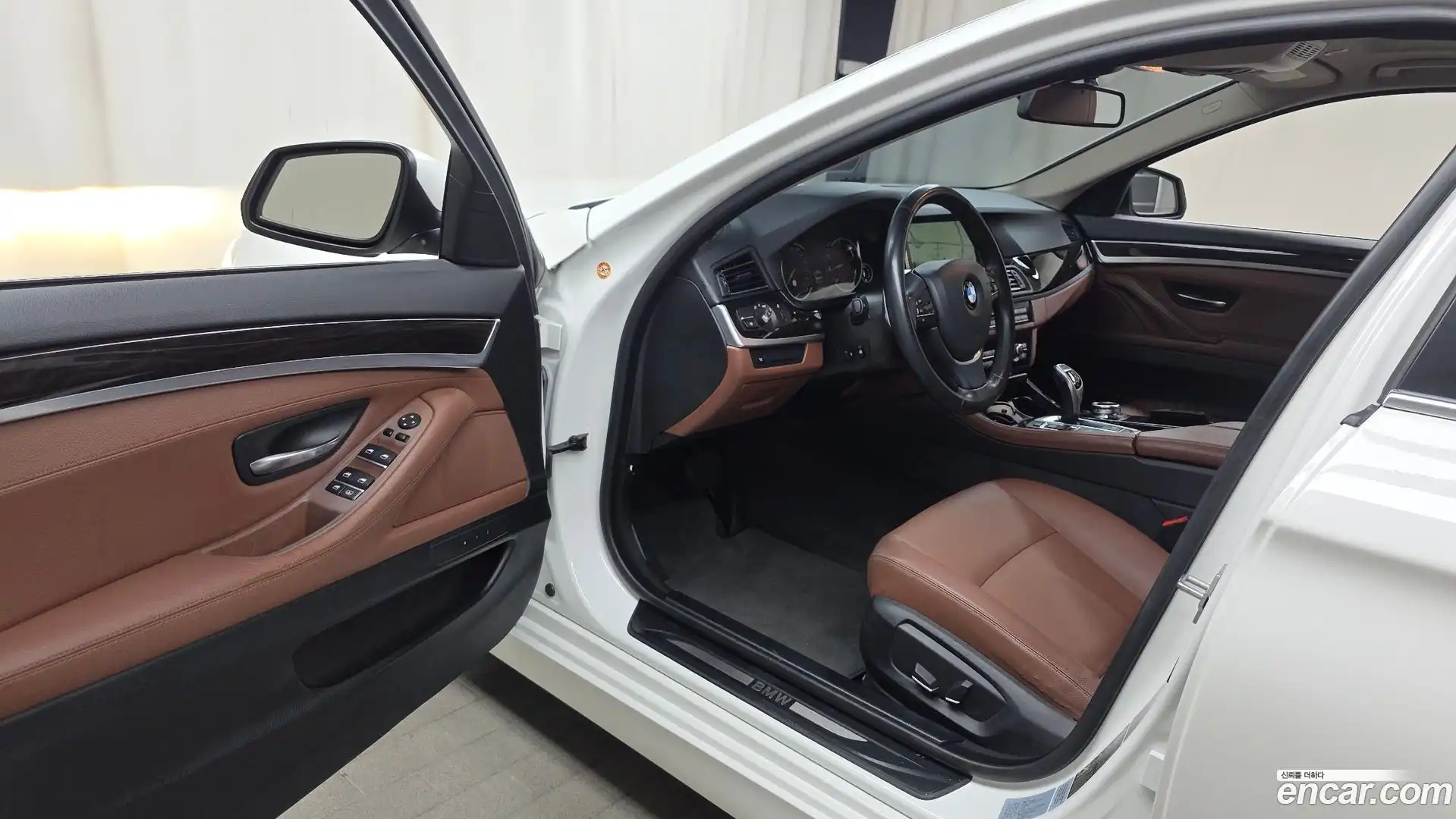 5-Series BMW 2014.9-INNER-010