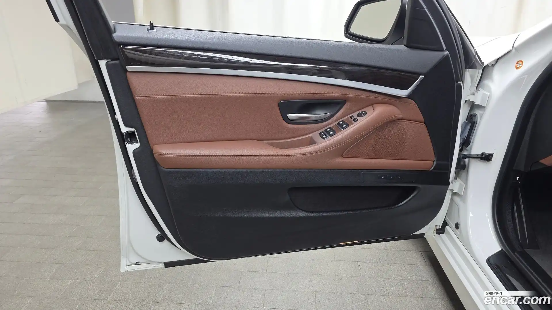 5-Series BMW 2014.9-INNER-034