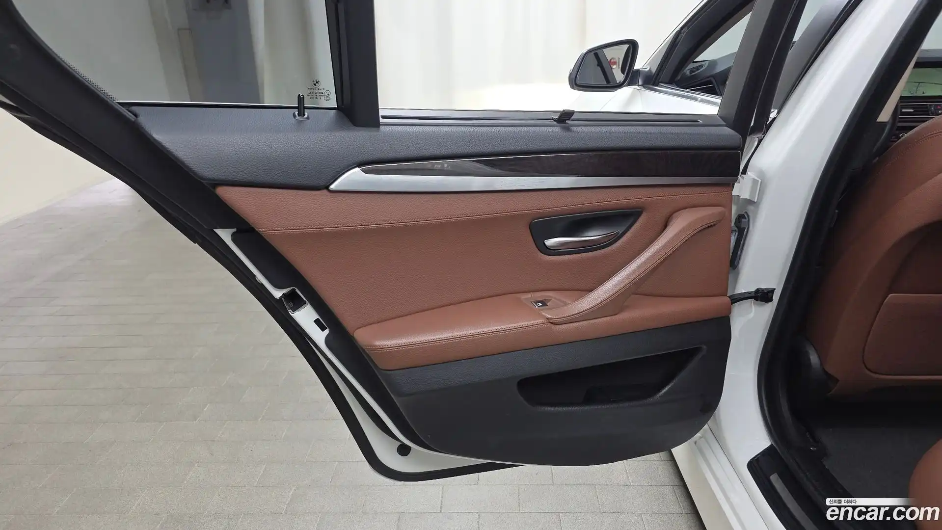 5-Series BMW 2014.9-INNER-035