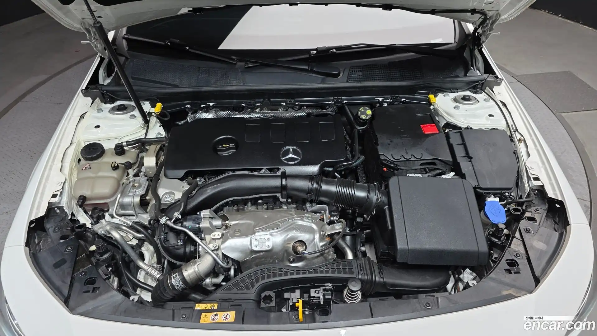 CLA-Class Mercedes-Benz 2023.0-OUTER-006