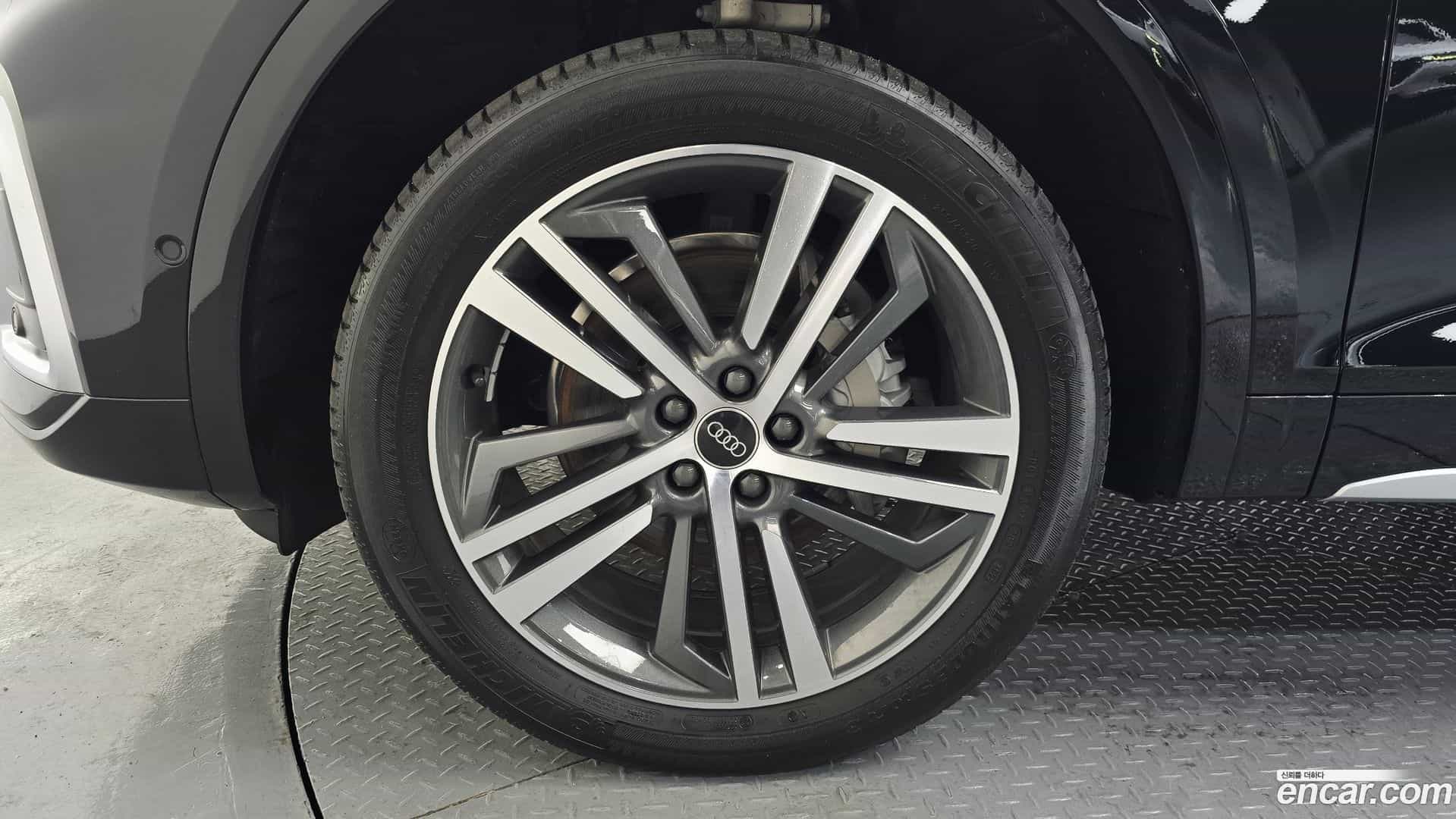 Q5 Audi 2023.10-OUTER-005