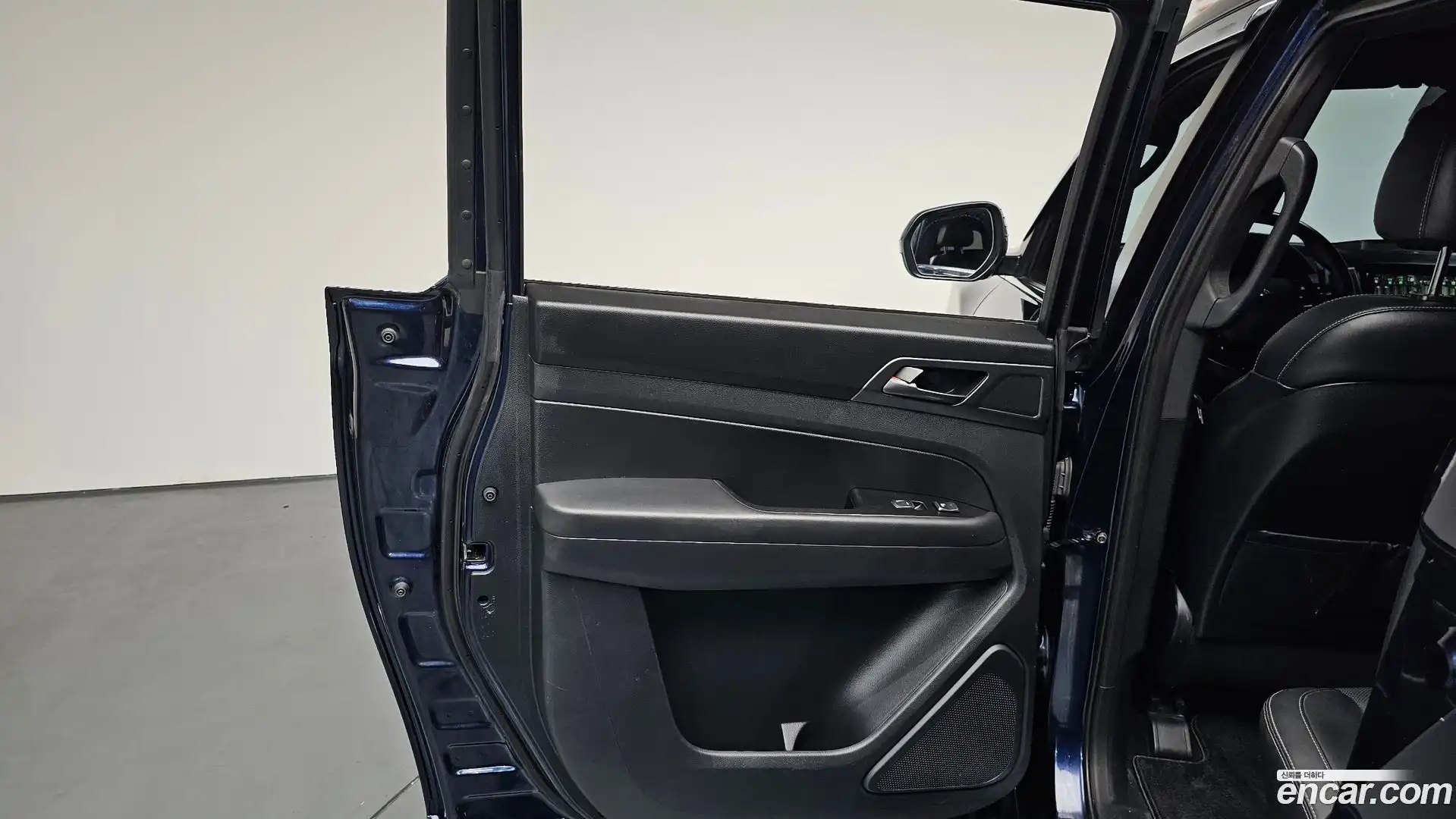 Rexton KG Mobility 2021.6-INNER-035